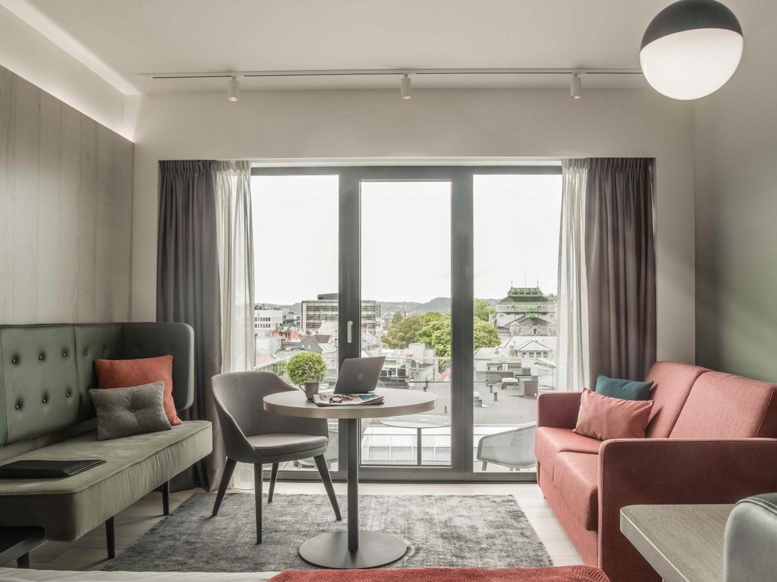 Double Room with Balcony and Sea View - Photo 3