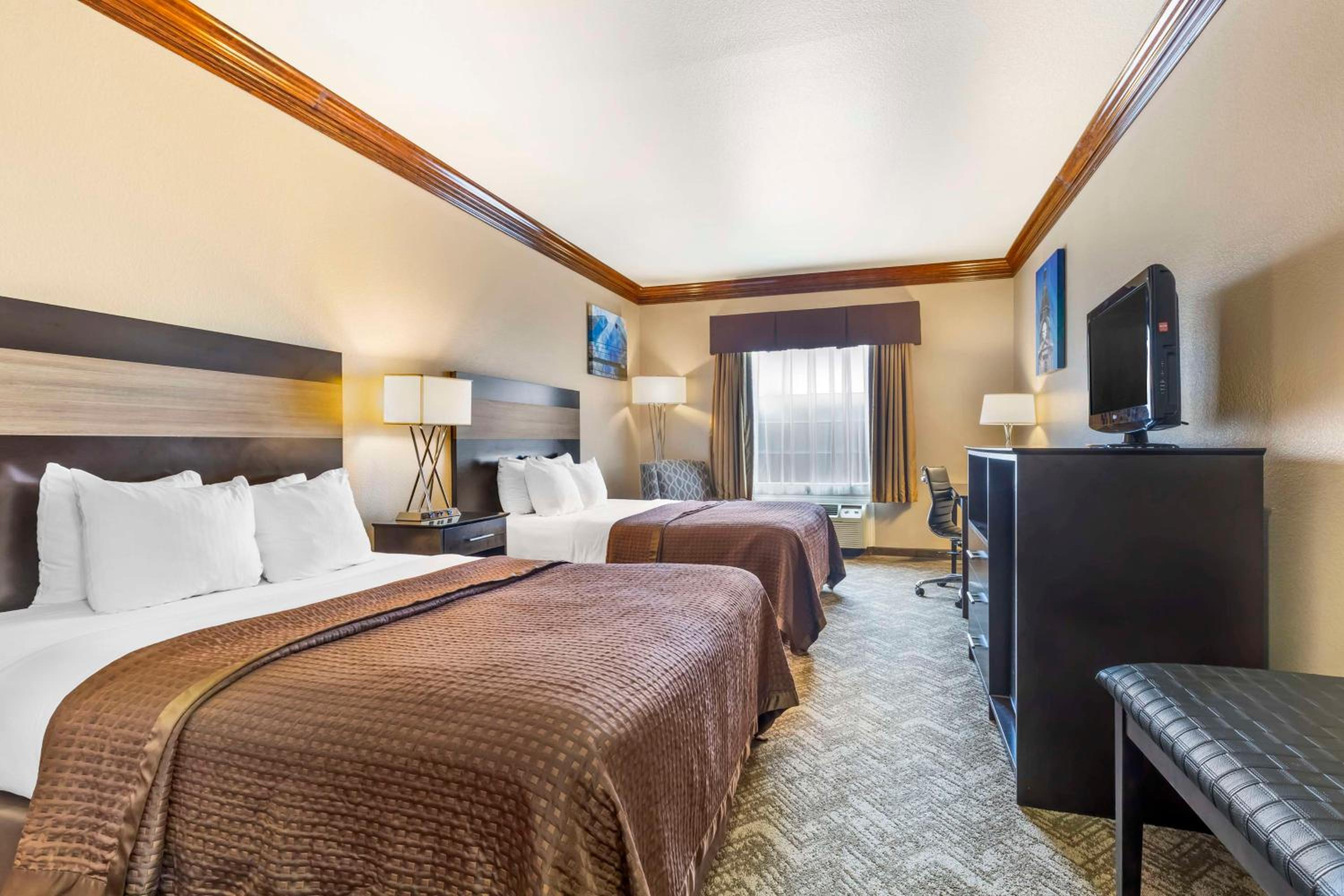 Standard Room with Two Queen Beds - Photo 1