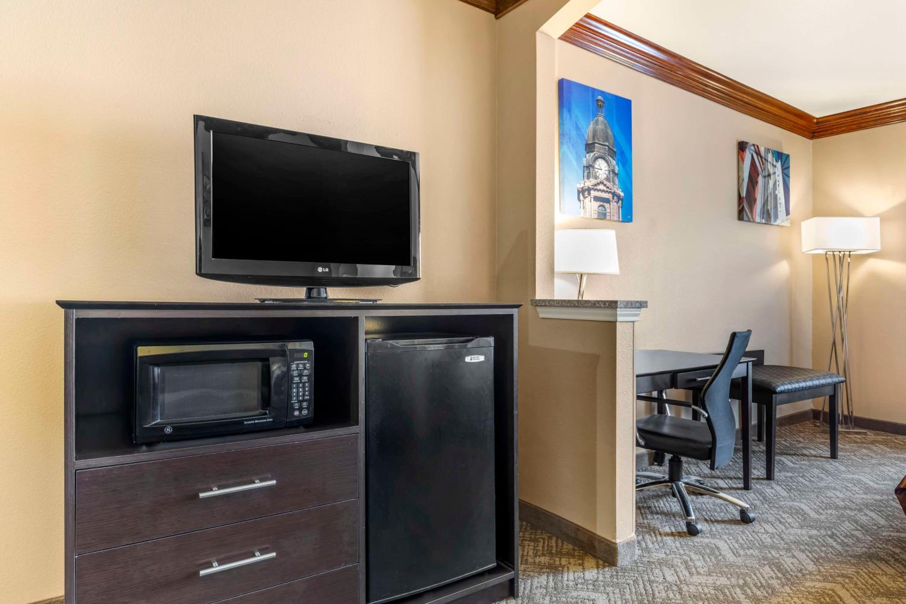 King Suite - Photo 2