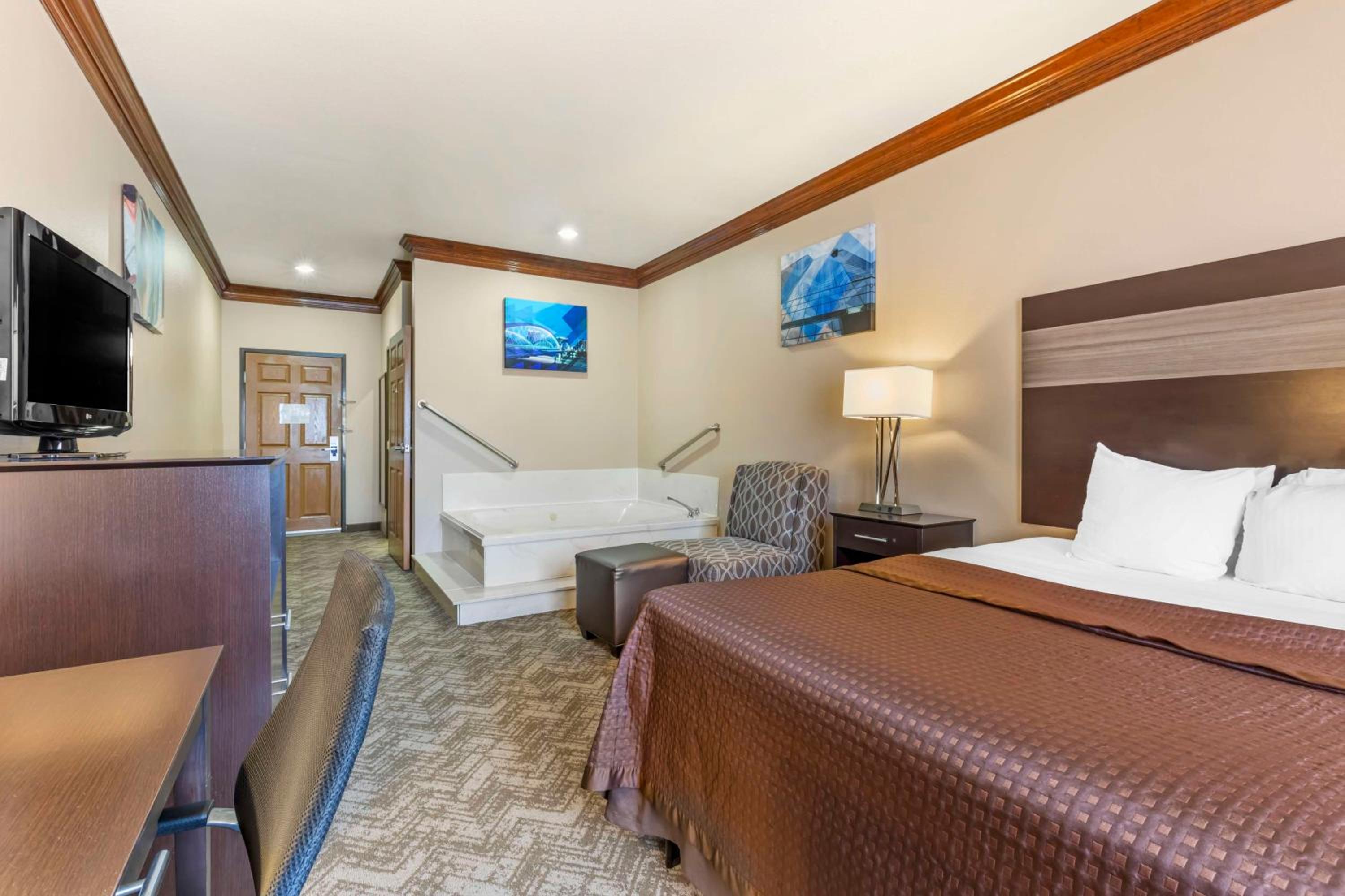 Queen Suite with Bath Tub and Spa Bath - Disability Access/Non-Smoking - Photo 4