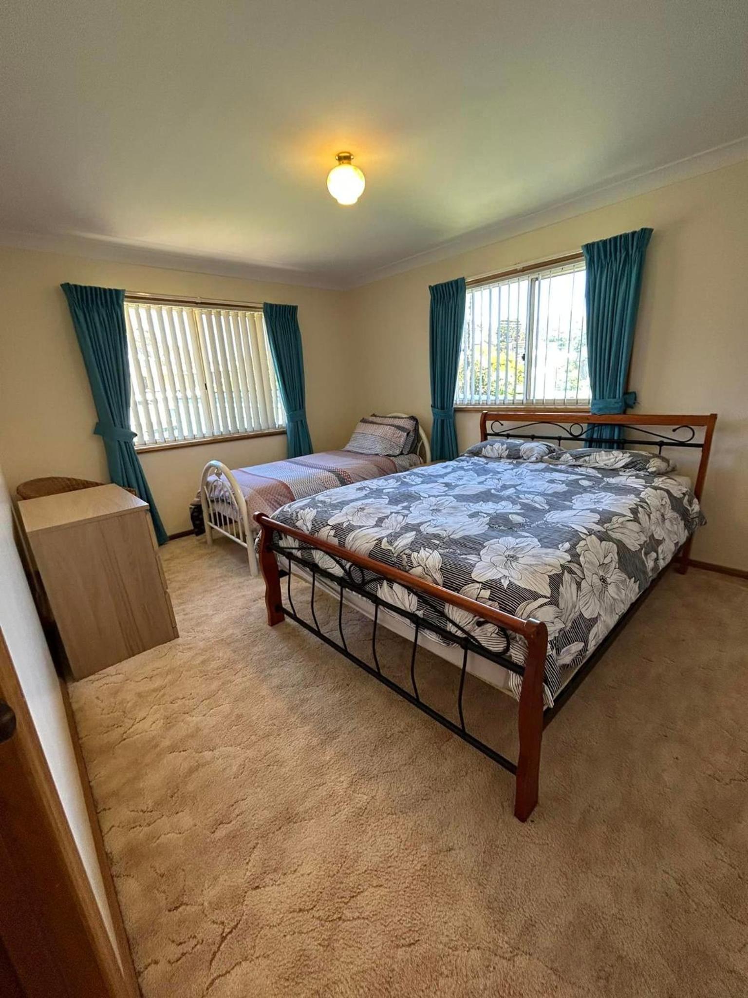 Three-Bedroom House photo 3
