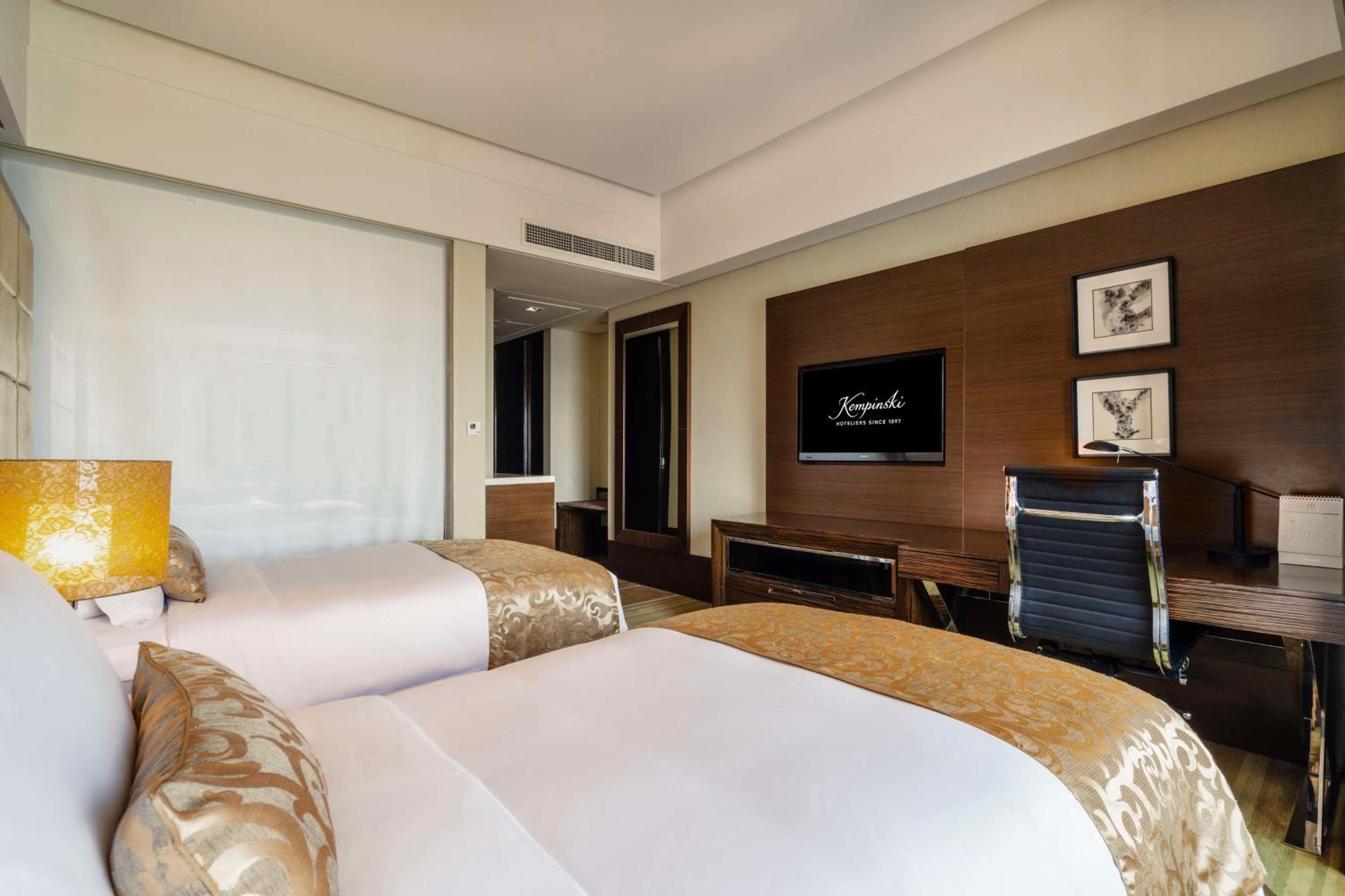 Premier Deluxe Room Twin