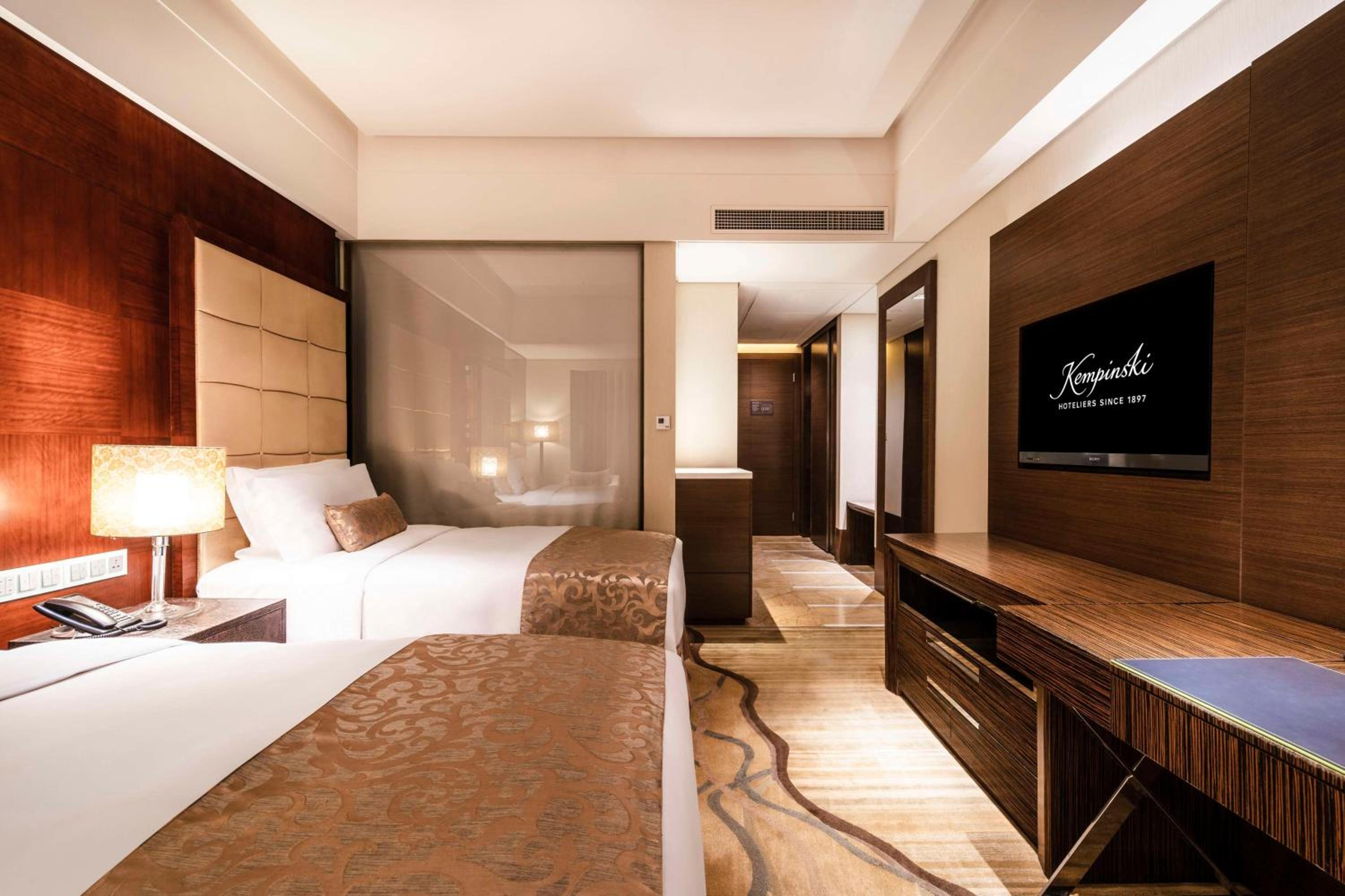 Deluxe Twin Room photo 3