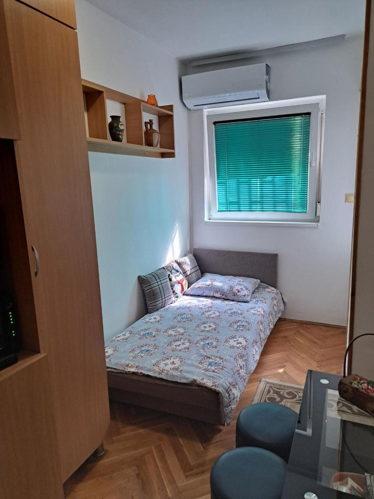 One-Bedroom Apartment photo 3