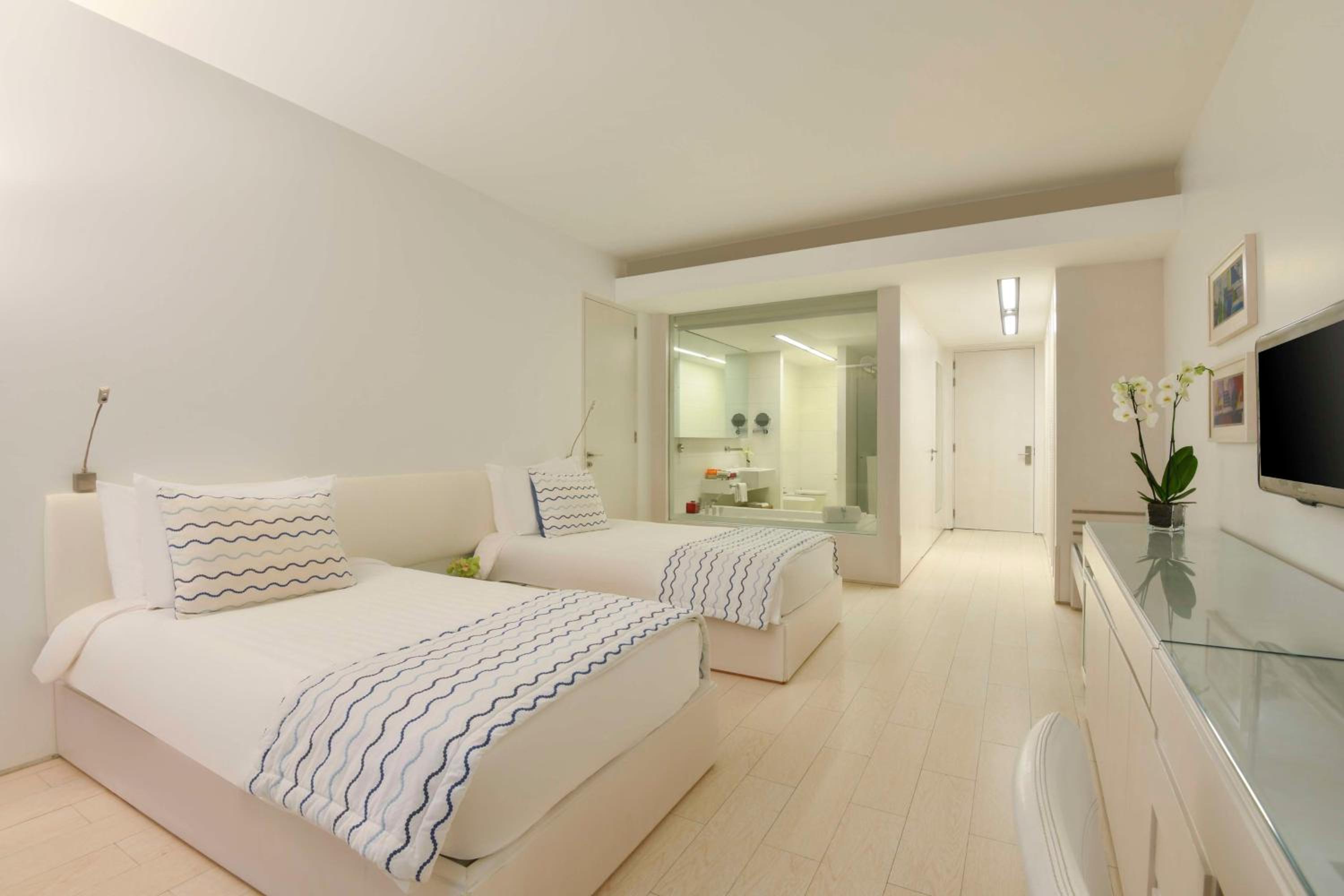 Sea View Panoramic Club Room (Twin Bed) photo 2