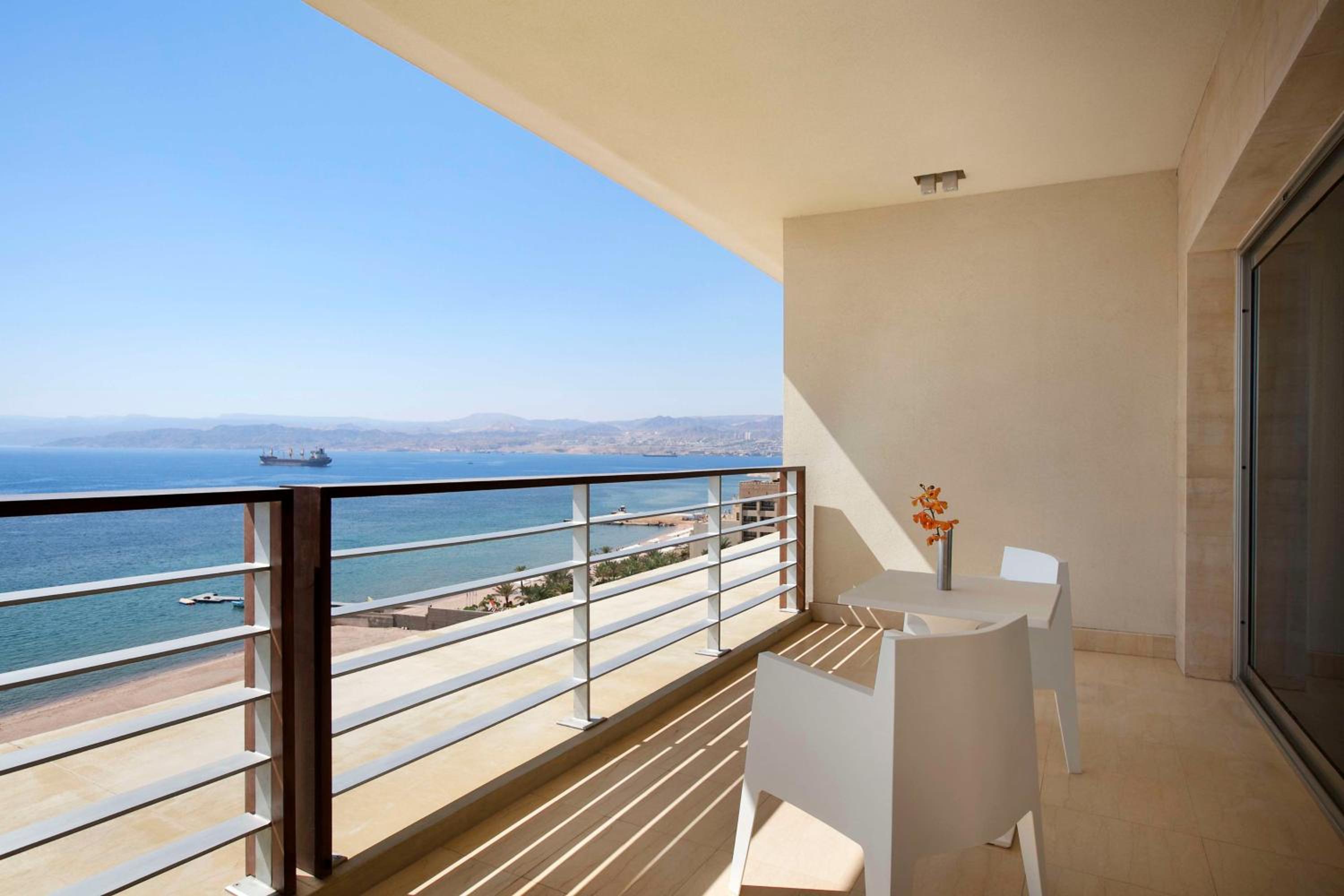 Sea View Panoramic Club Room (King Bed) photo 2