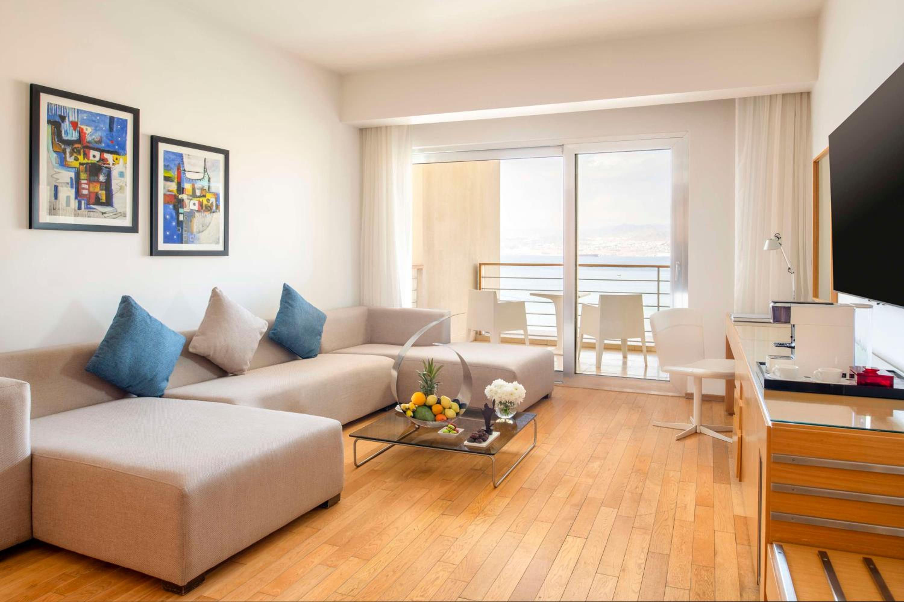 Executive Panoramic Sea View Suite (King Size Bed)