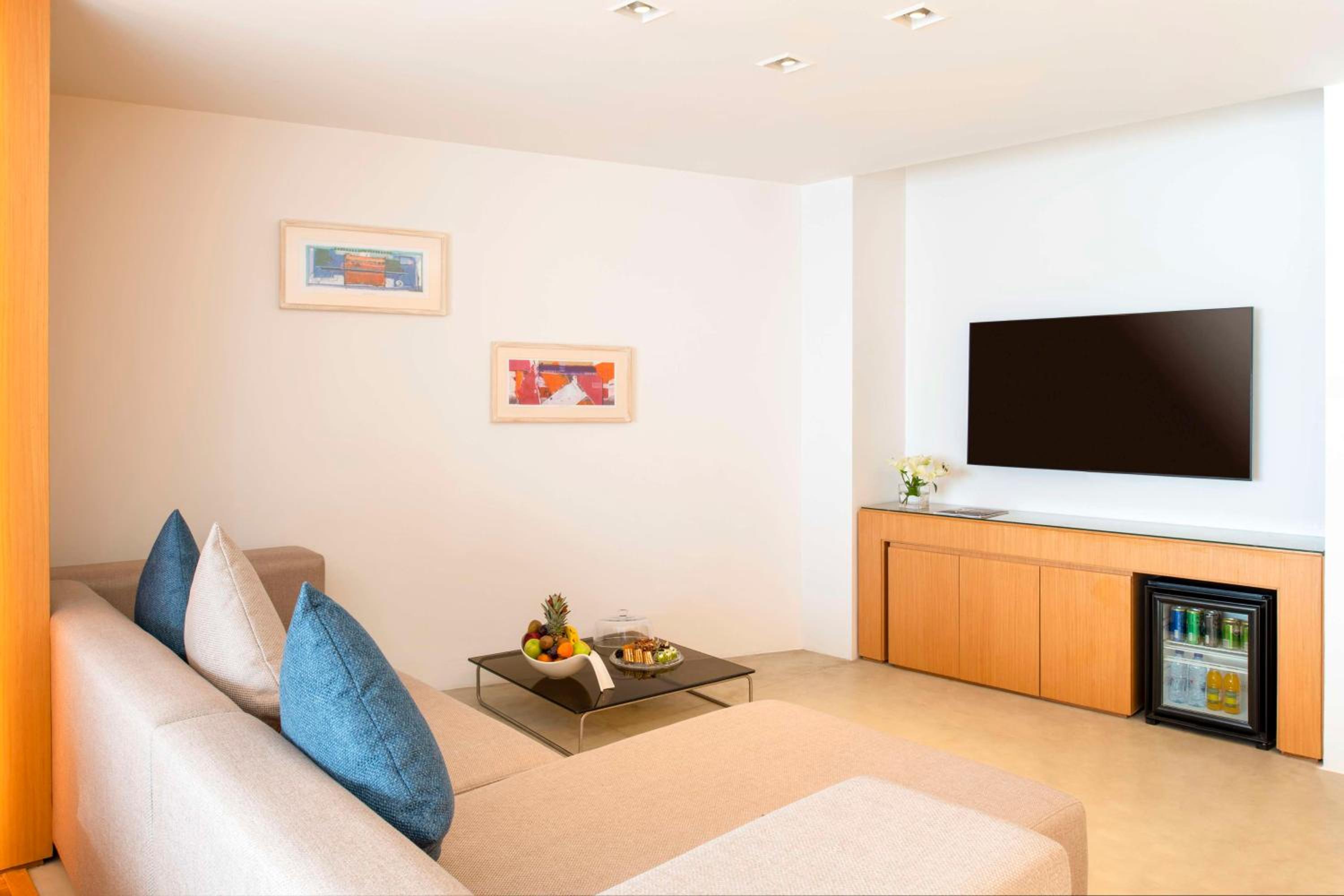 Sea View Junior Suite (King Size Bed)