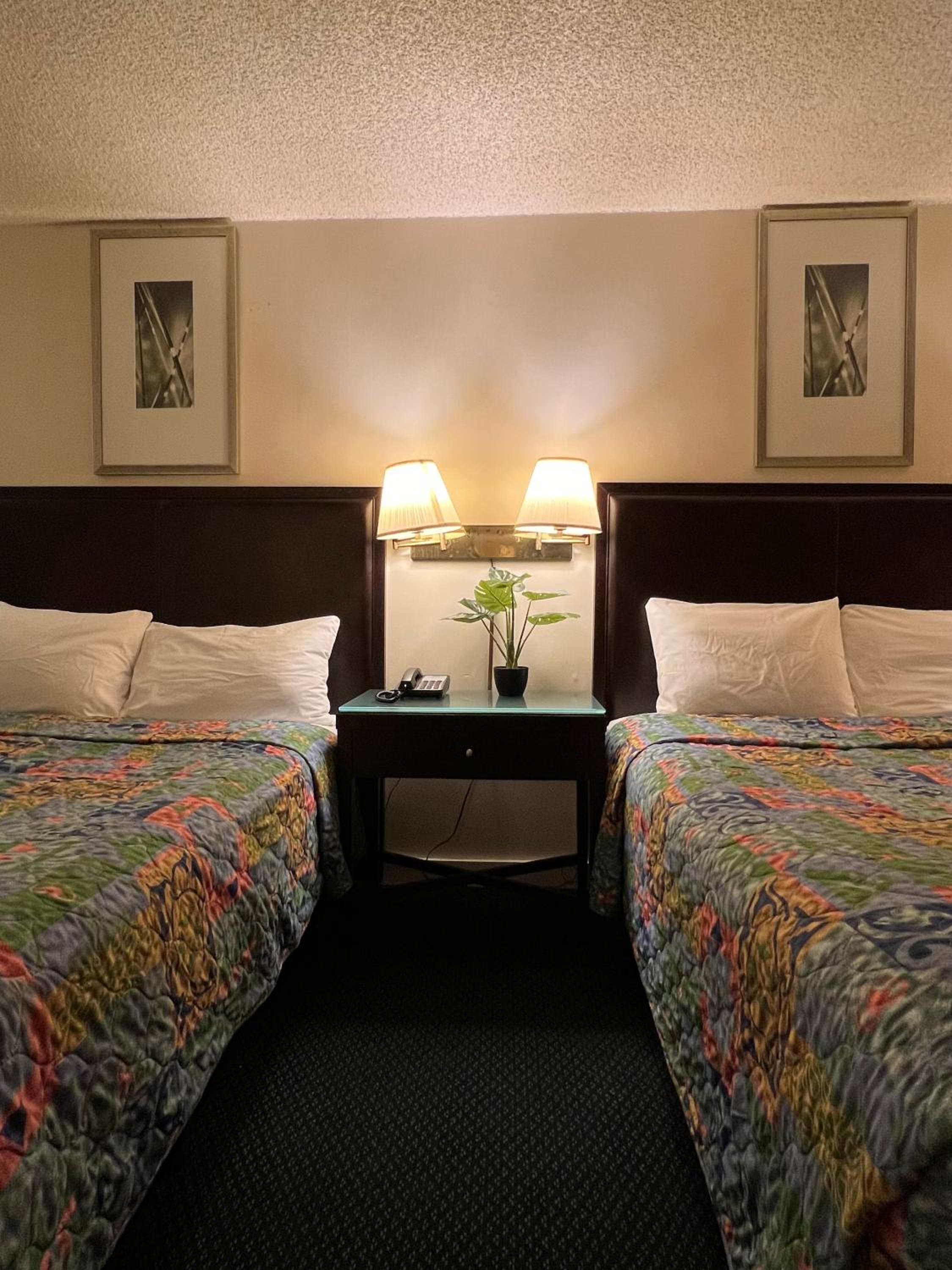 Queen Room with Two Queen Beds photo 3