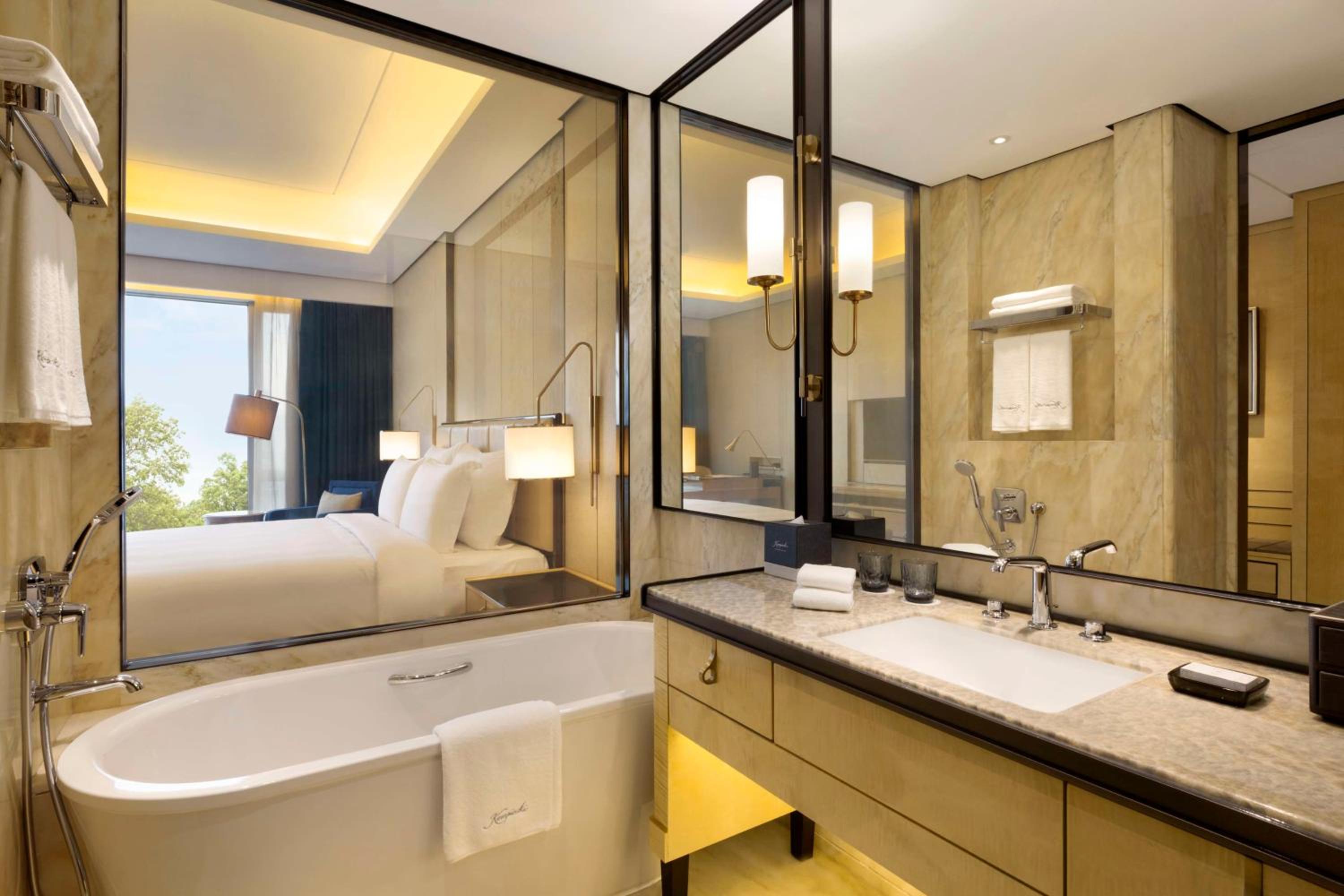 Executive King Room - Enjoy Free Executive Benefits photo 3