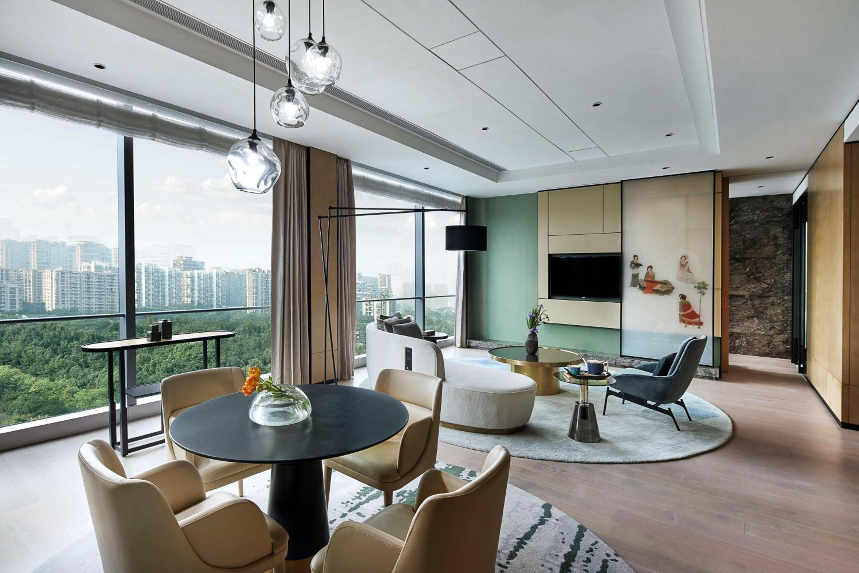 Executive Suite - Photo 1