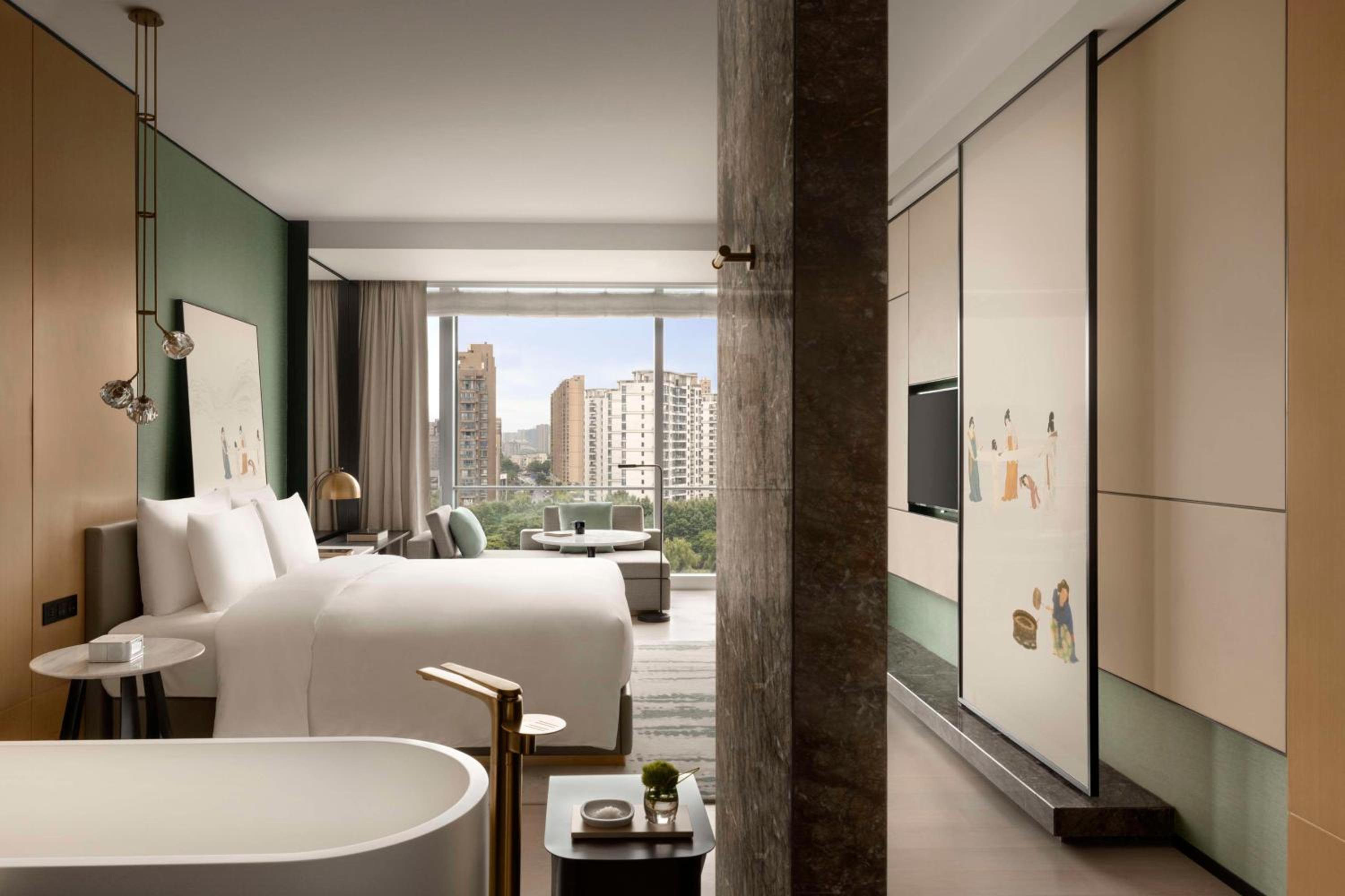 Deluxe King Room - Photo 2