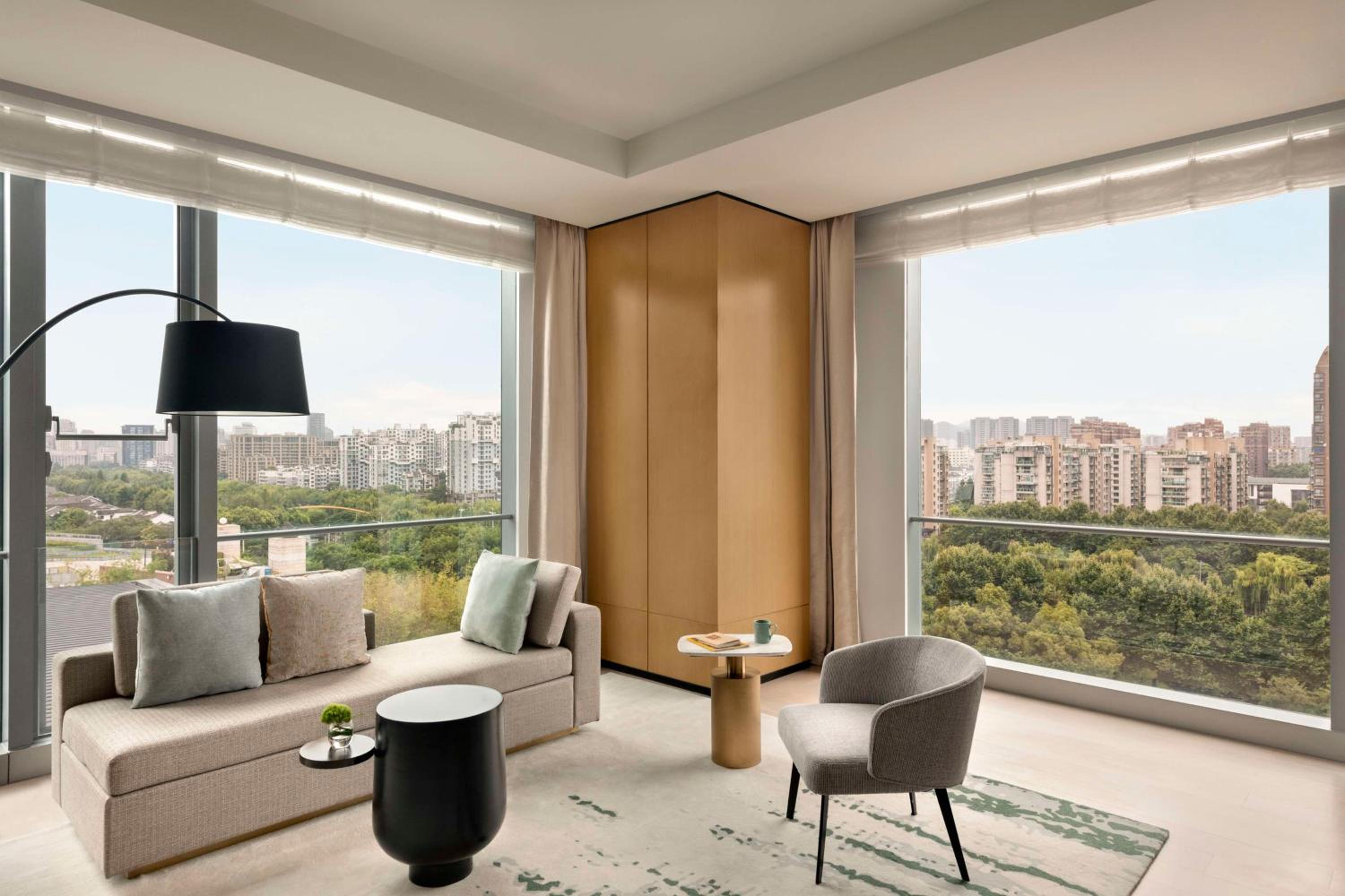Deluxe Suite - Photo 1