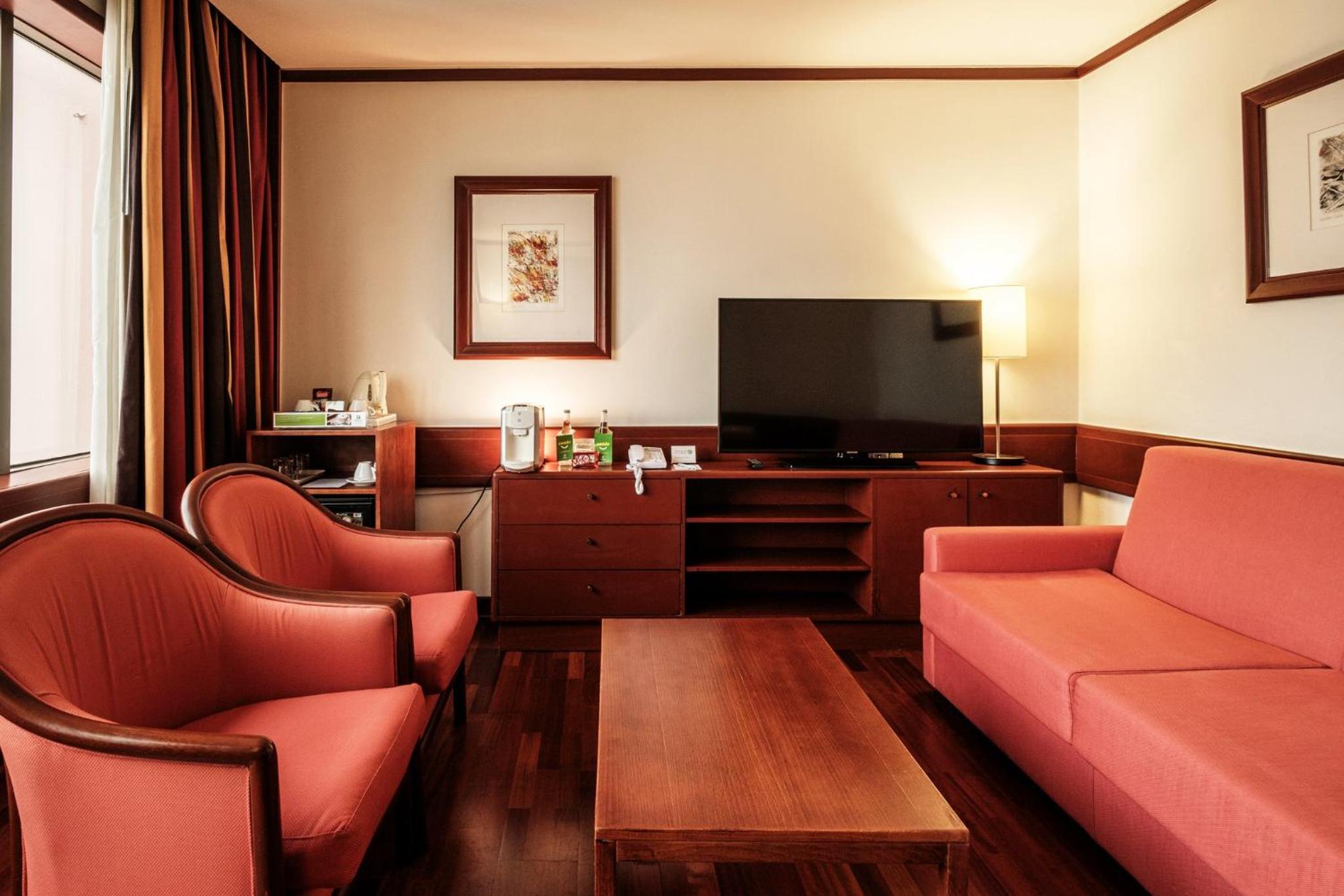 One-Bedroom King Suite with Sofa Bed