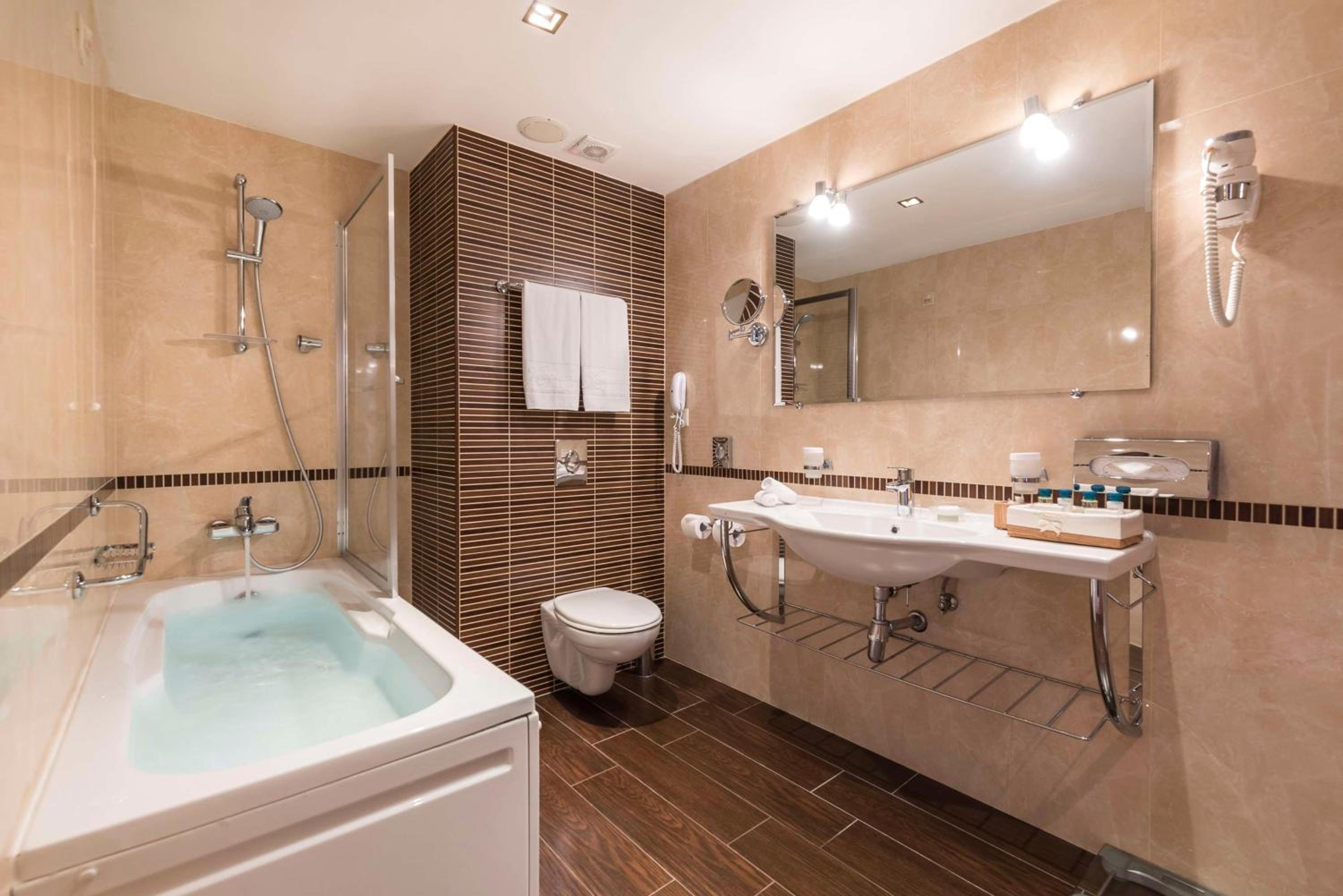 Deluxe Room With Town View Twin