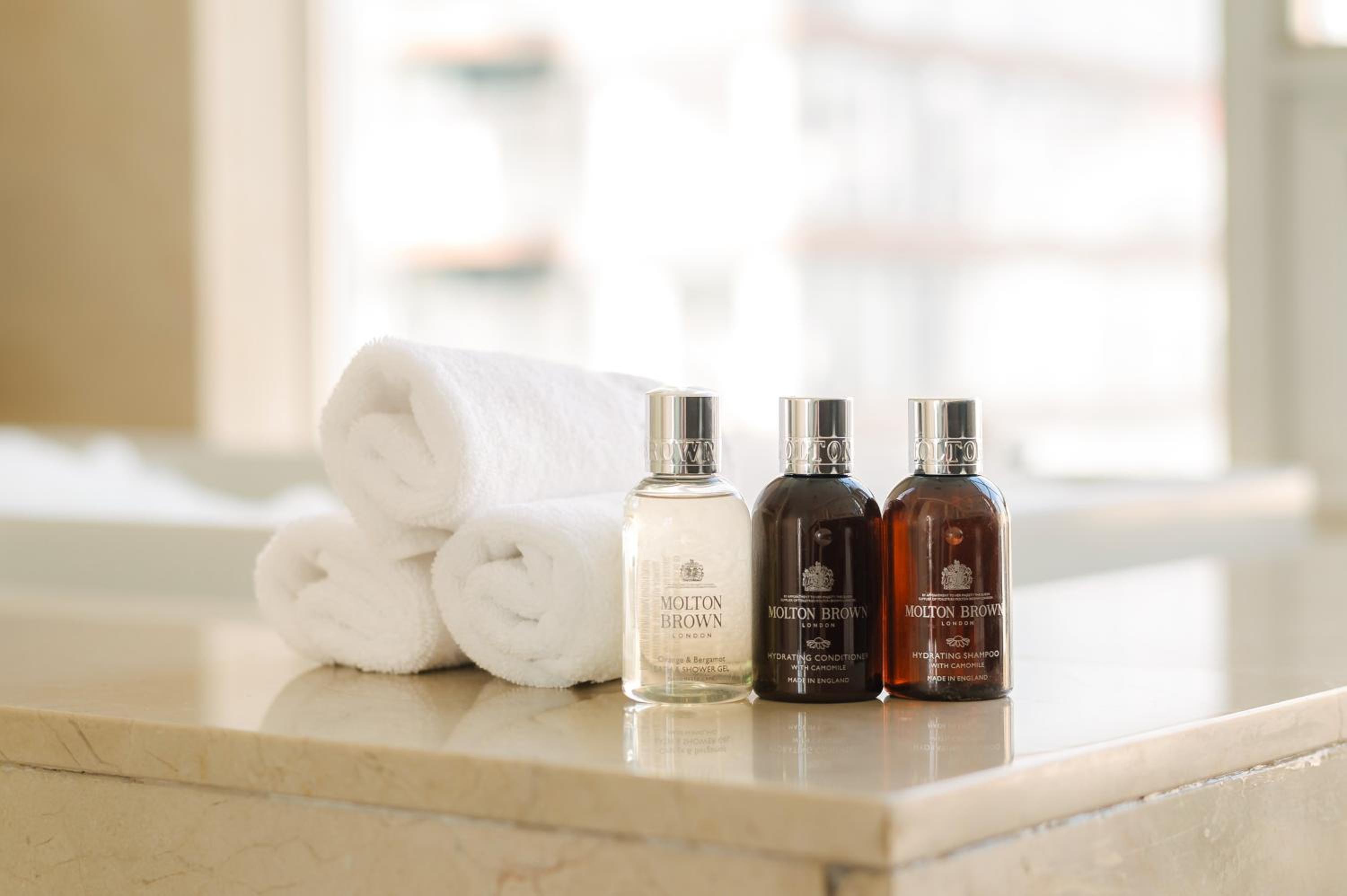 Premier Luxury King Room thumbnail 5
