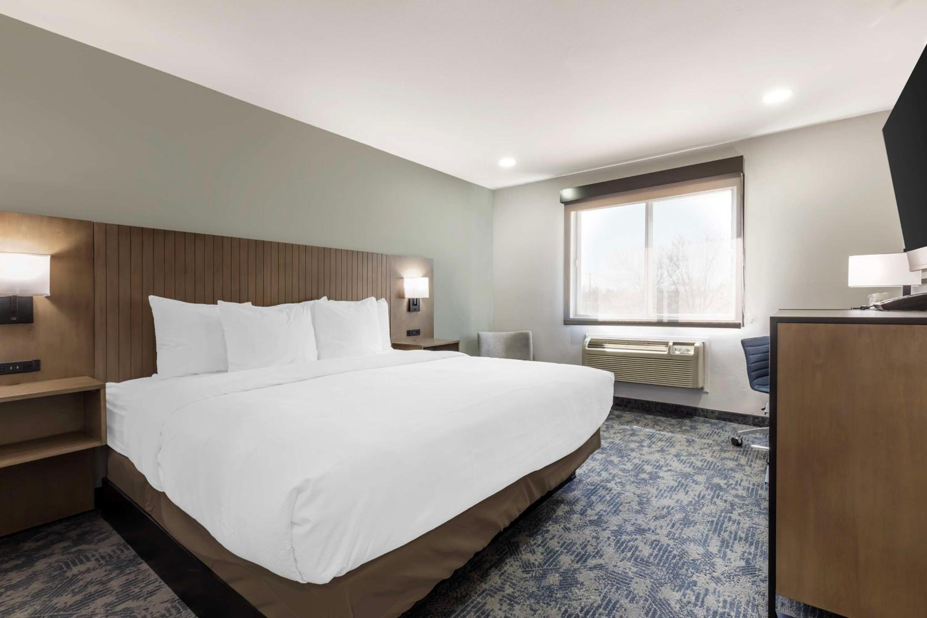 King Room - Non-Smoking - Photo 1