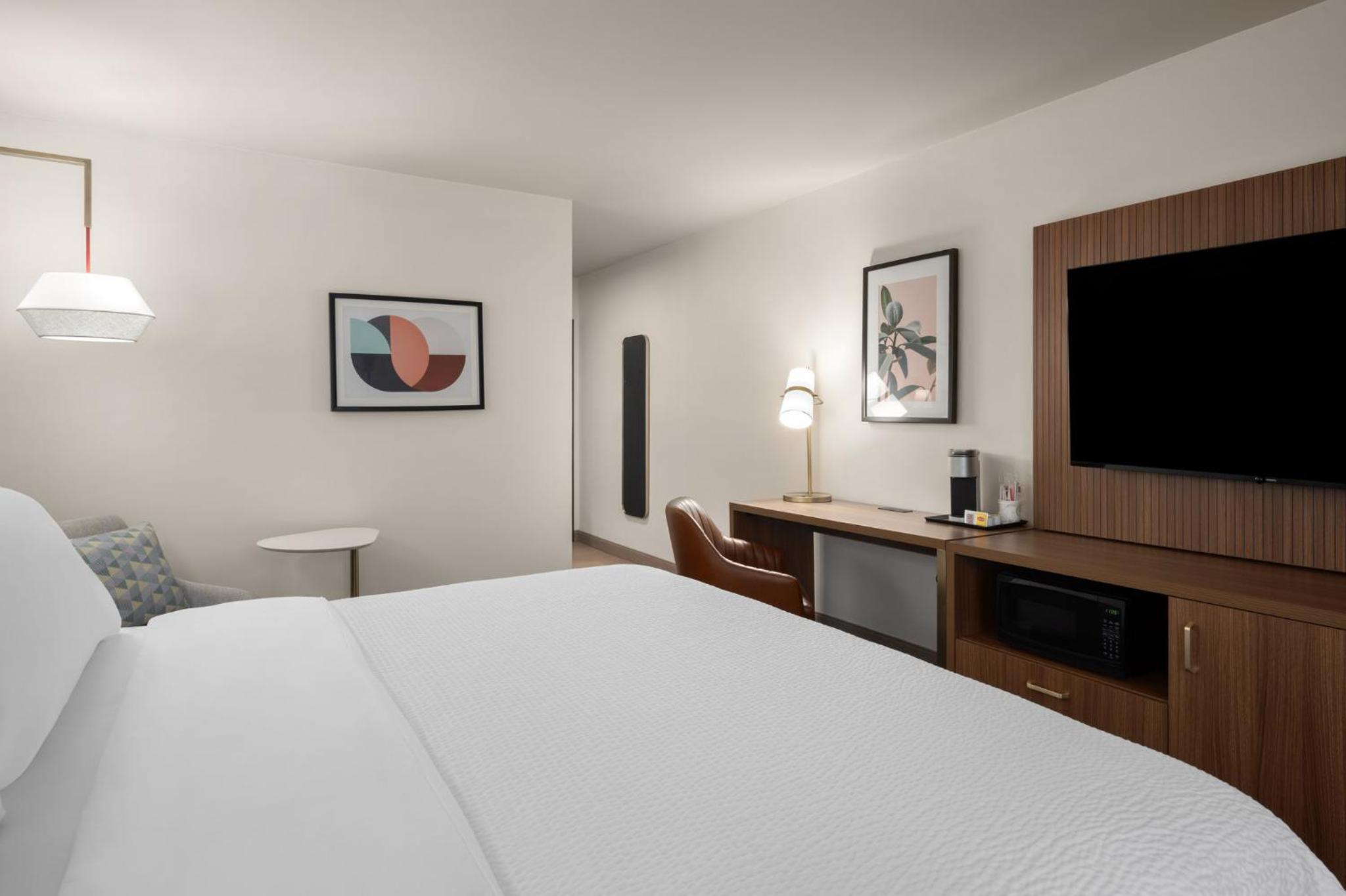Standard King Room - Photo 5