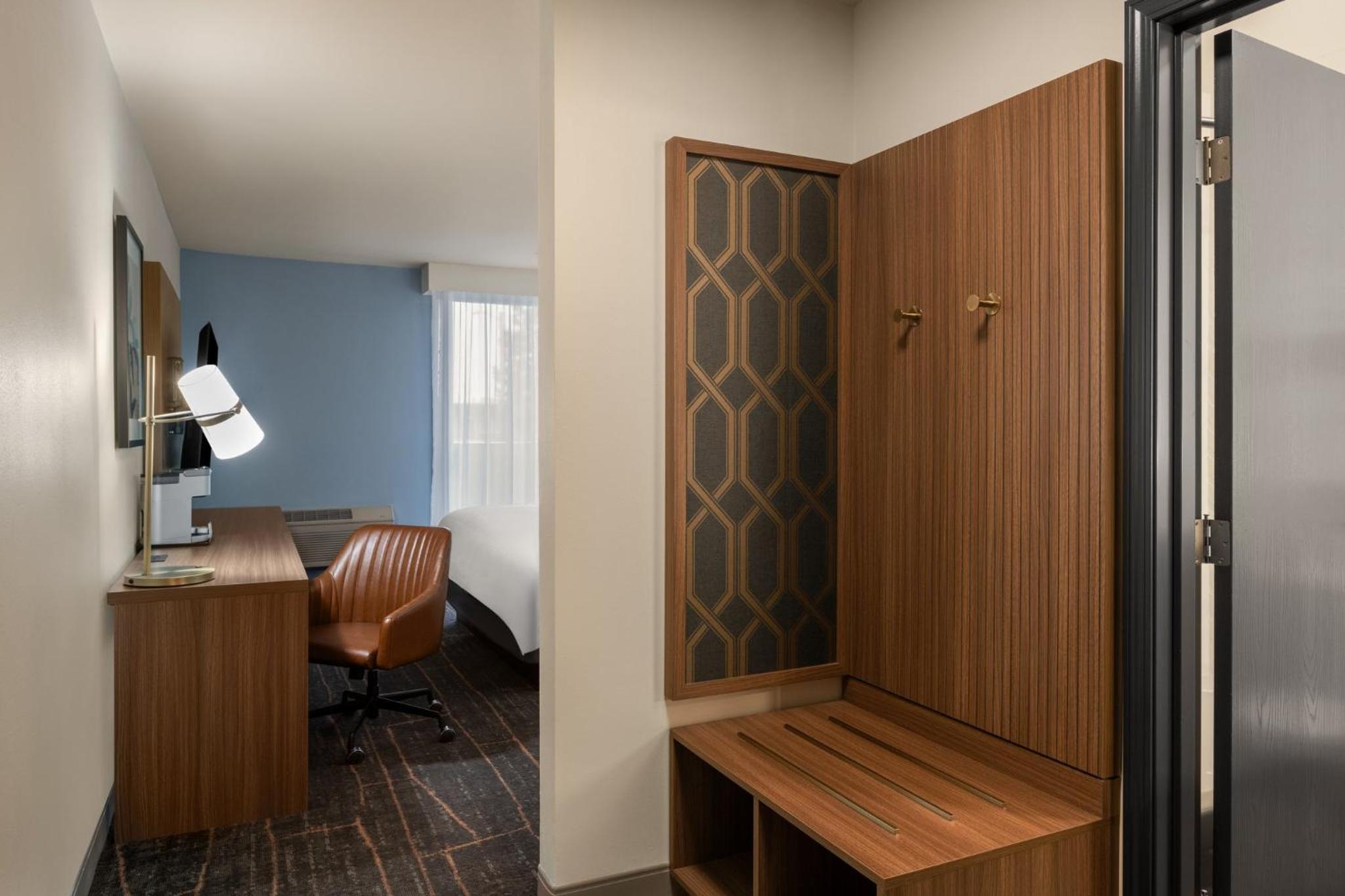 Standard King Room - Photo 3