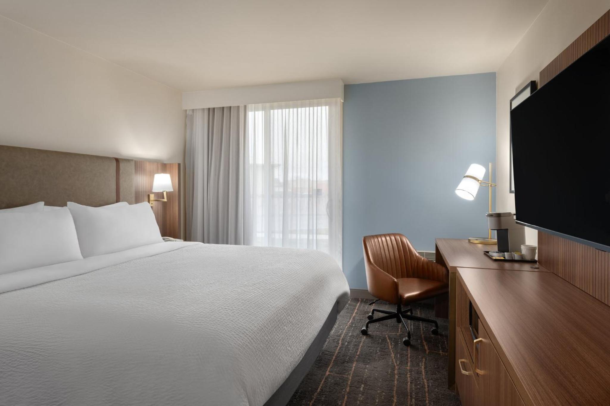 Standard King Room - Photo 6