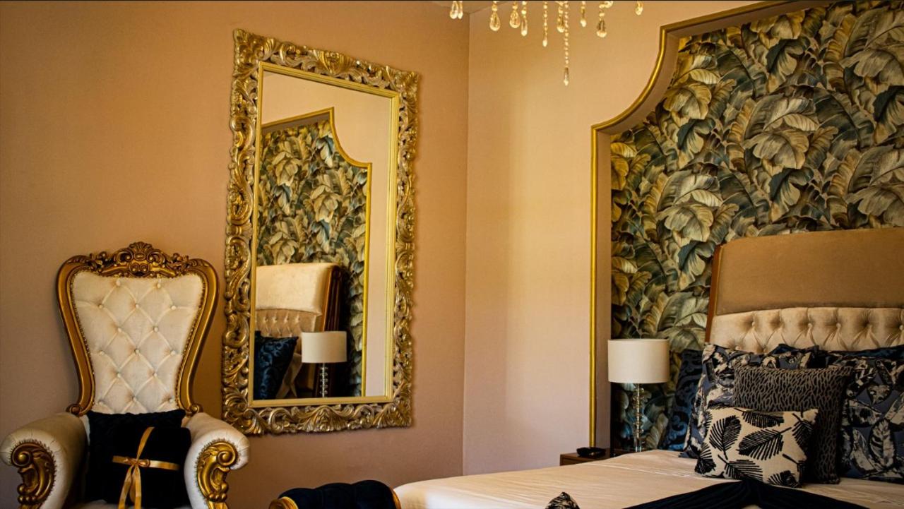 Deluxe Suite with Spa Bath photo 3
