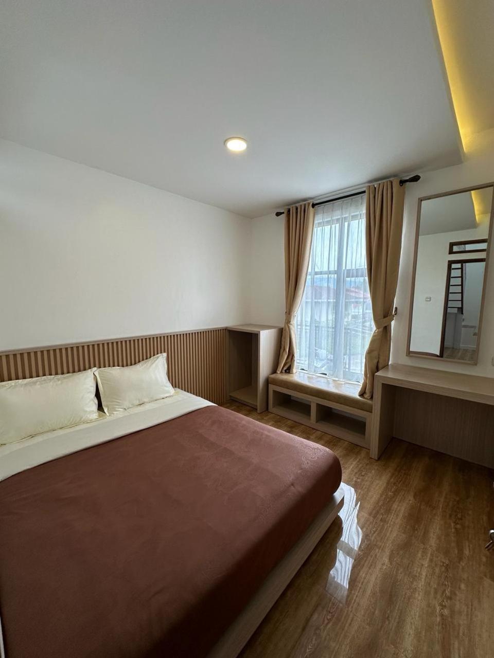 Two-Bedroom Townhouse - Photo 3