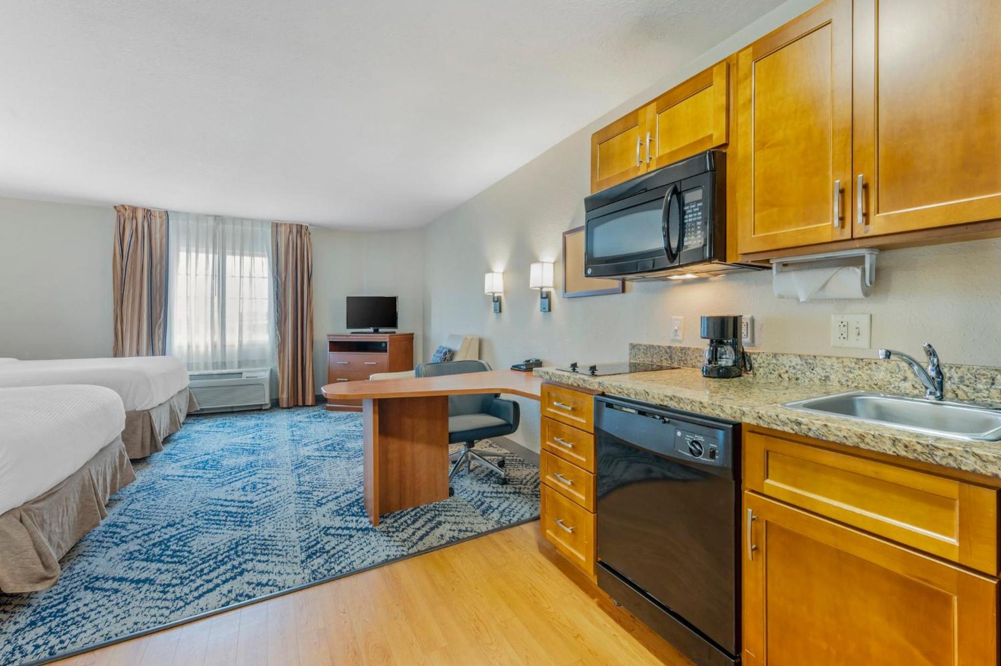 Queen Studio Suite with Two Queen Beds and Full Kitchen - Photo 2