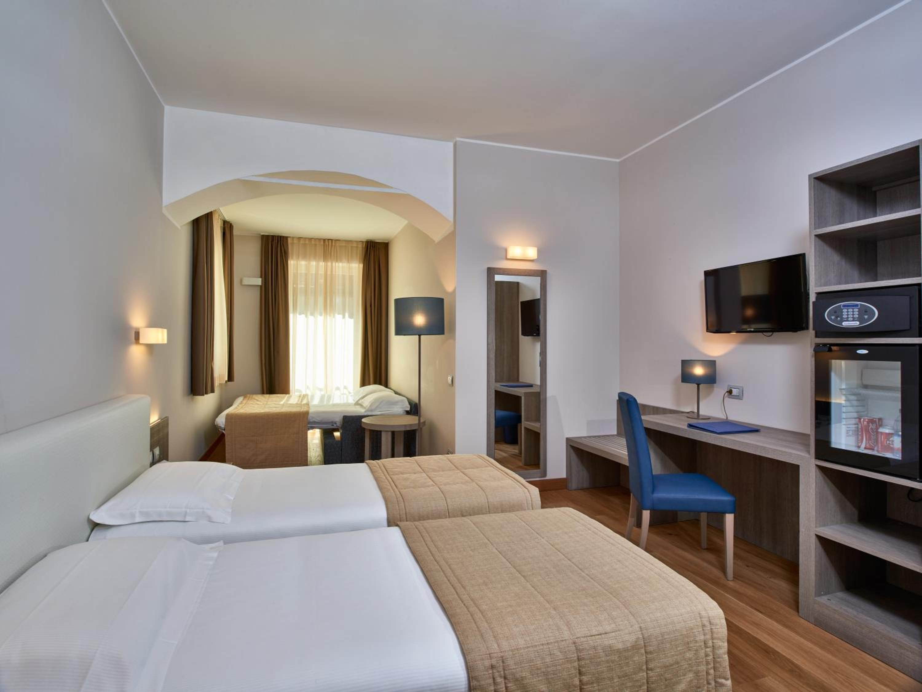 Deluxe Quadruple Room - Photo 2