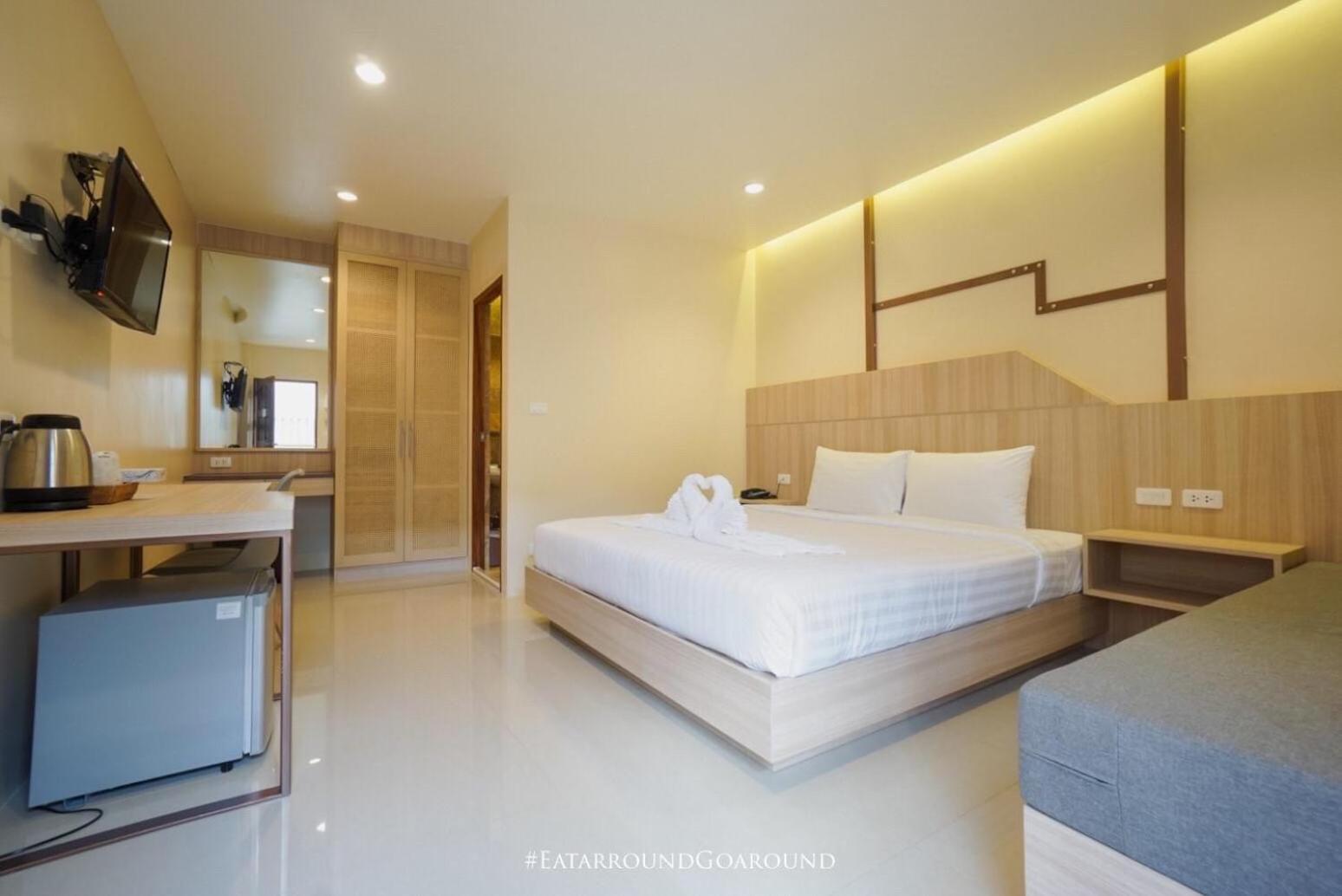 Standard Double Room - Photo 9