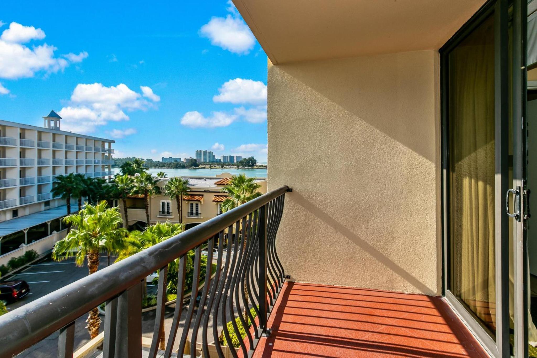 One-Bedroom Suite with Balcony - Photo 2