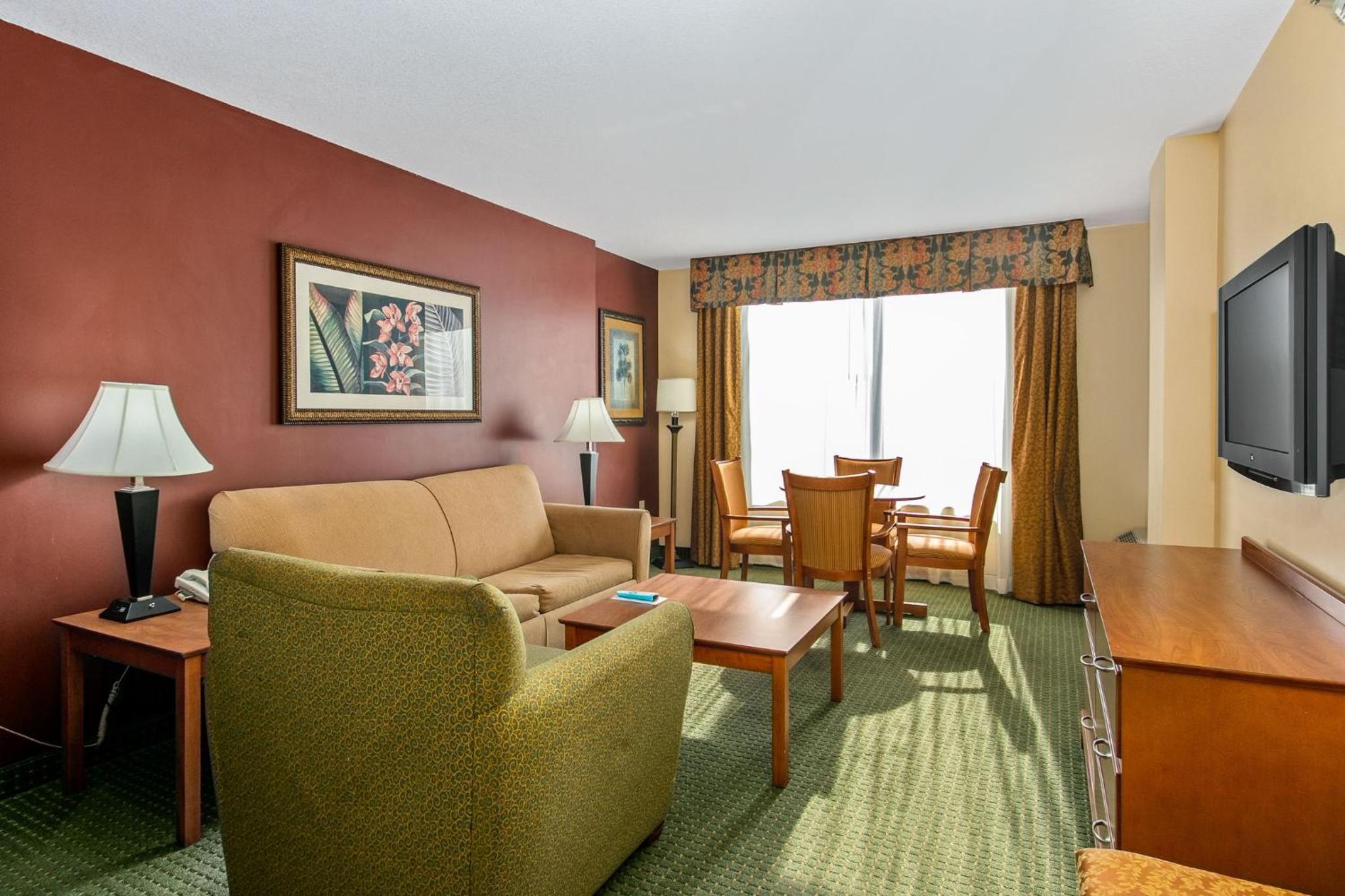 One-Bedroom Suite with Balcony - Photo 7