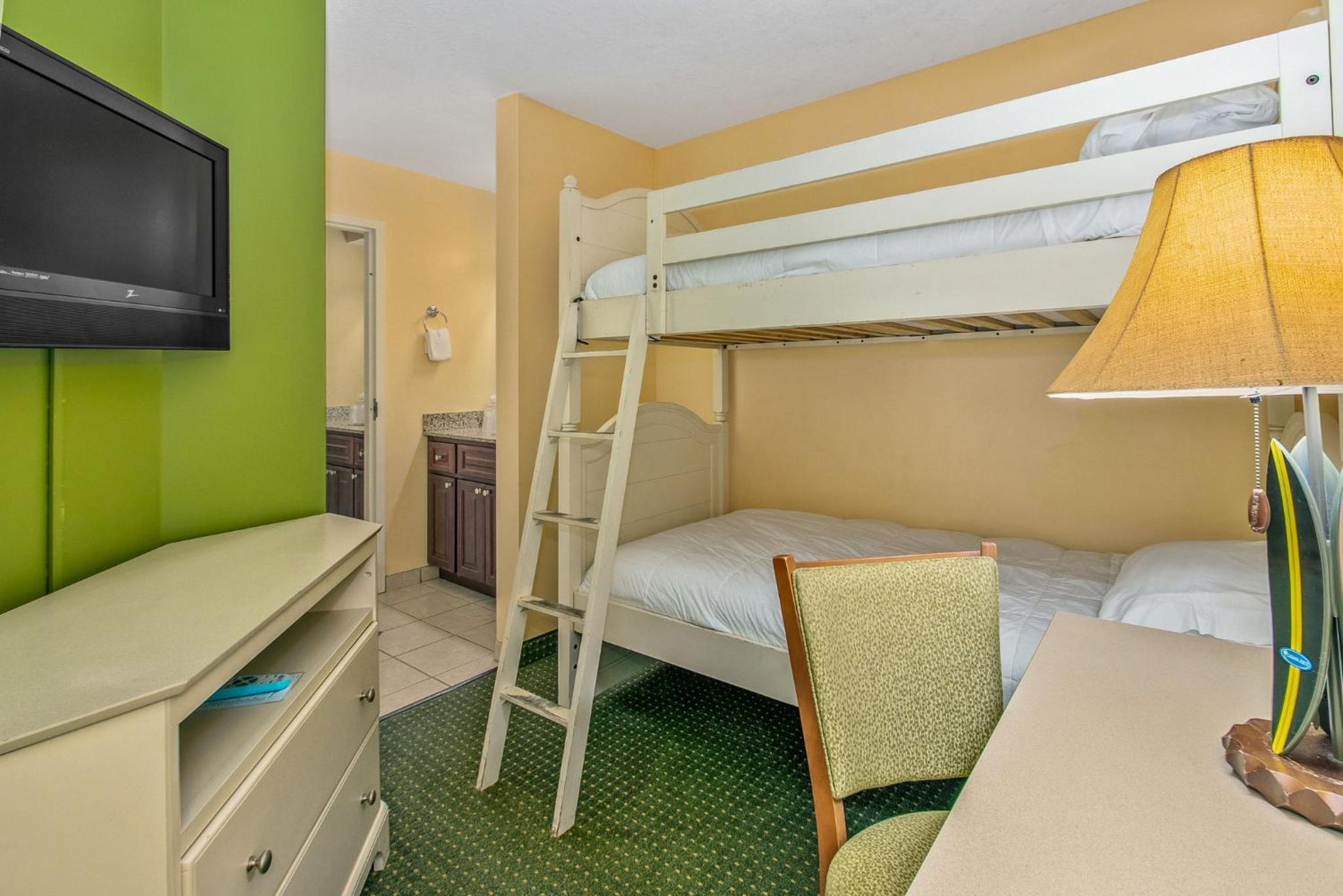 One-Bedroom Suite with Balcony - Photo 11