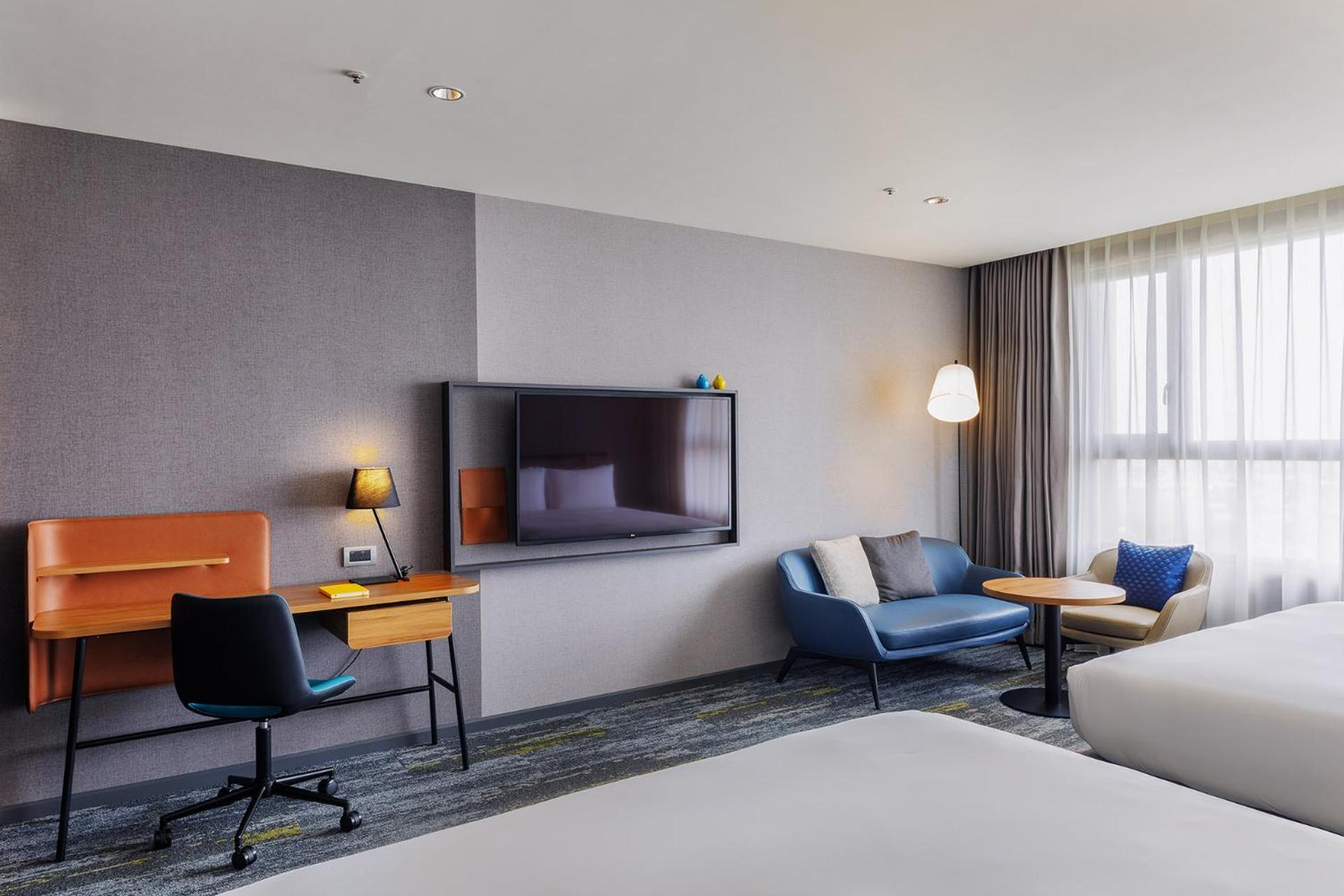 Premium Room with Two King Beds - Photo 4