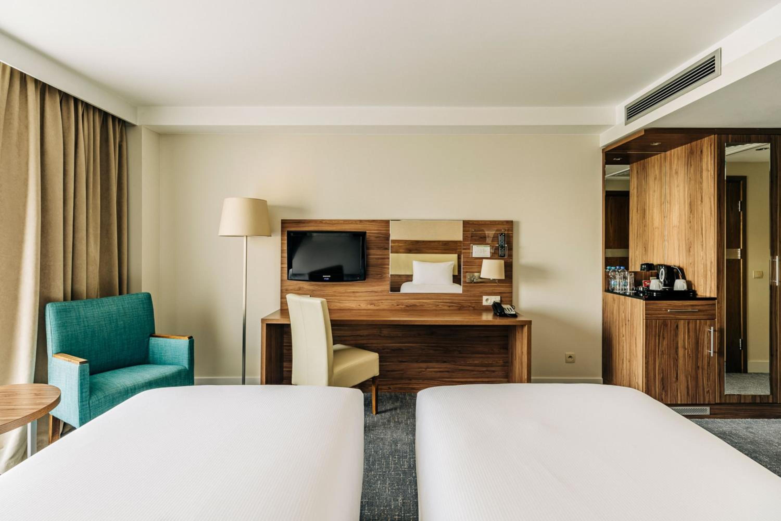 Standard Room with Two Single Beds - Photo 5