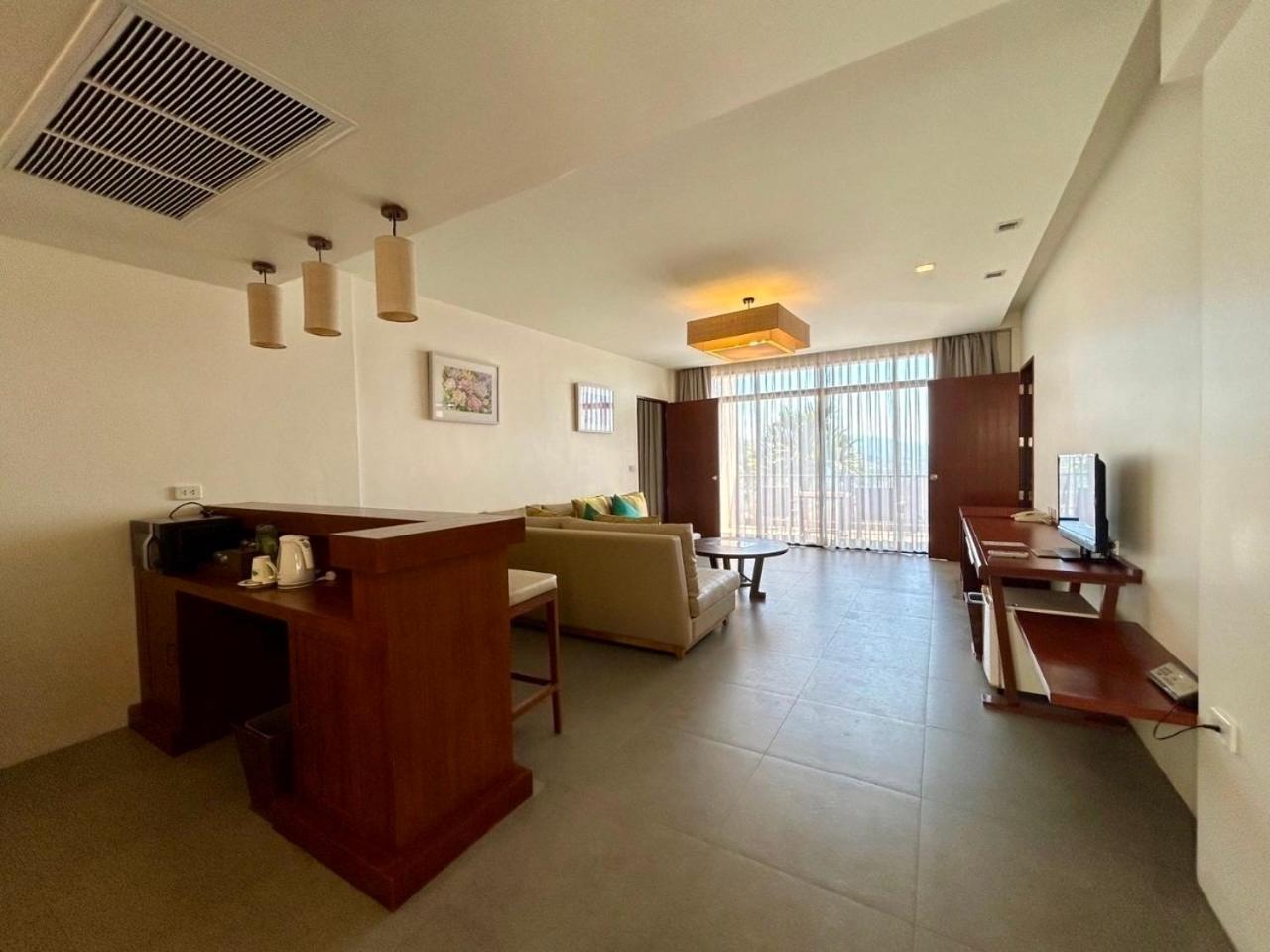 Two-Bedroom Suite - Photo 6