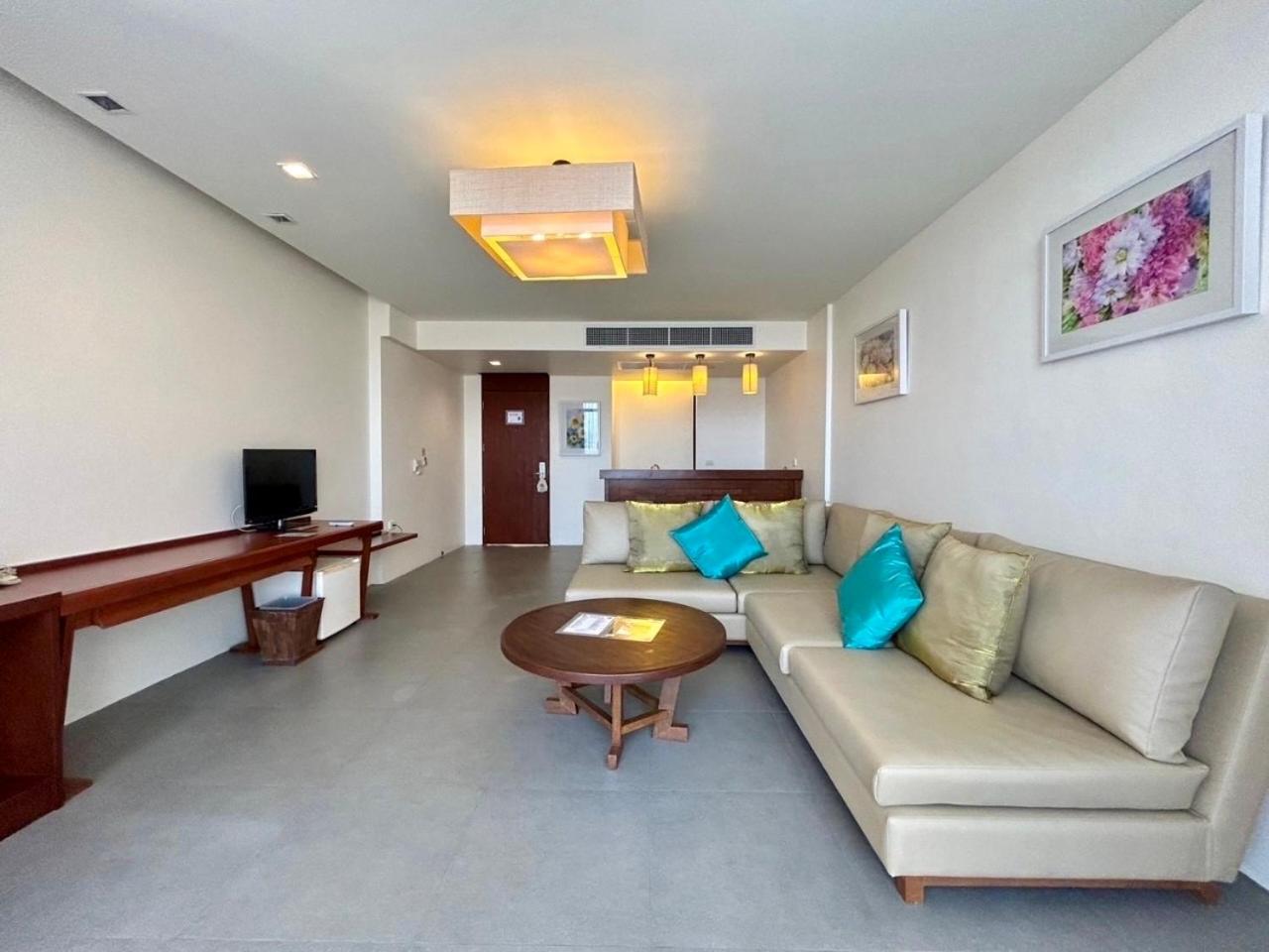 Two-Bedroom Suite - Photo 7