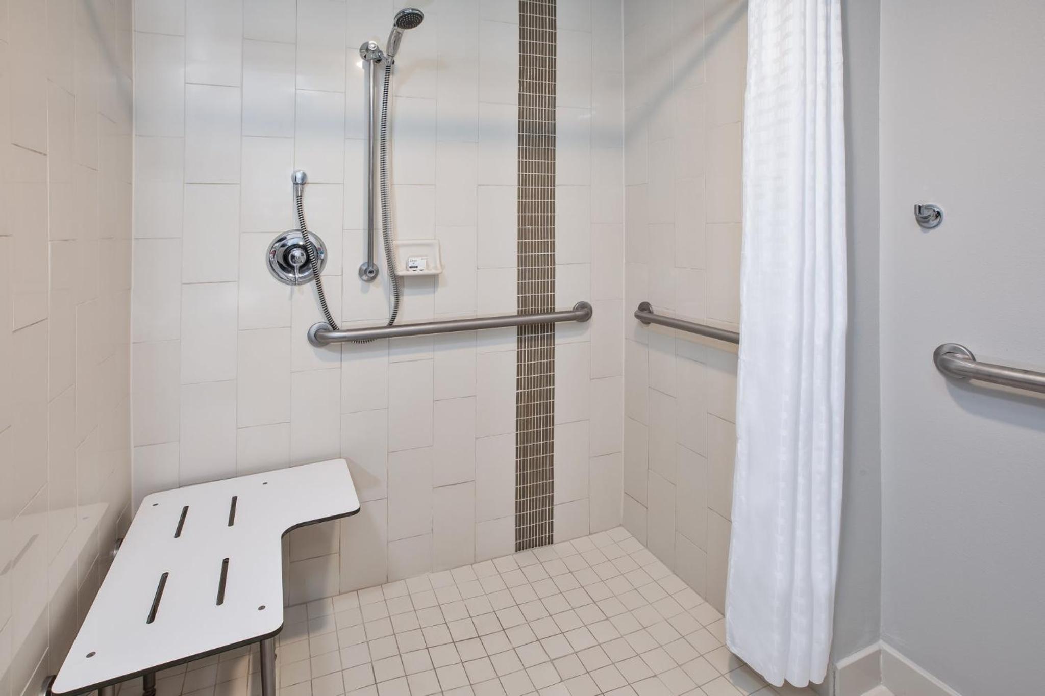 Standard King Room - Communications/Mobility Accessible - Photo 6