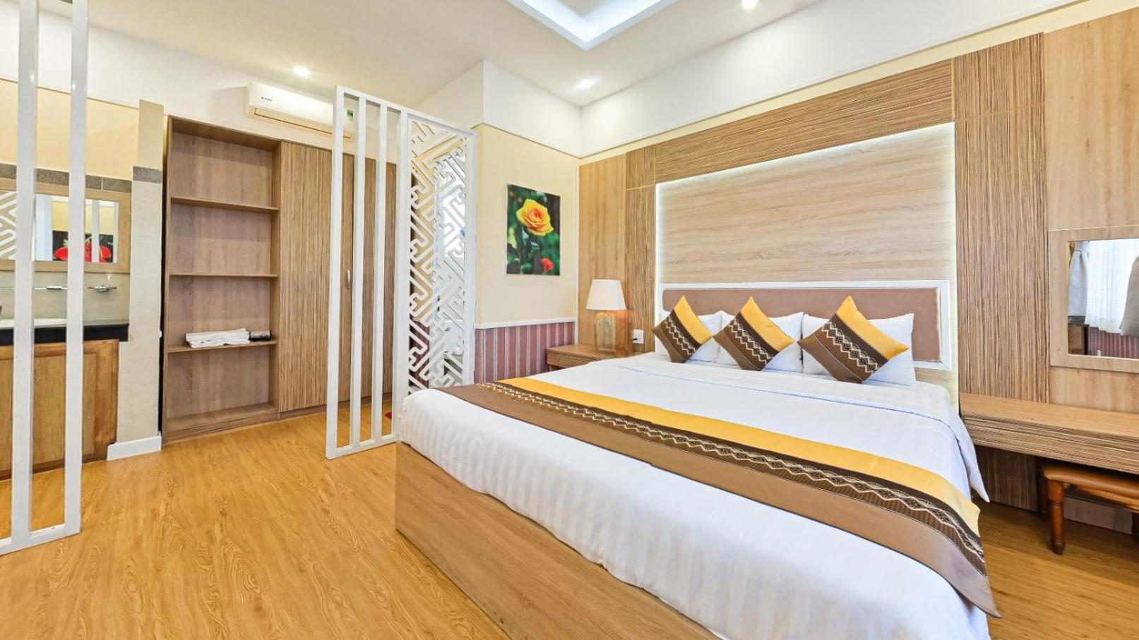 Deluxe King Room photo 1