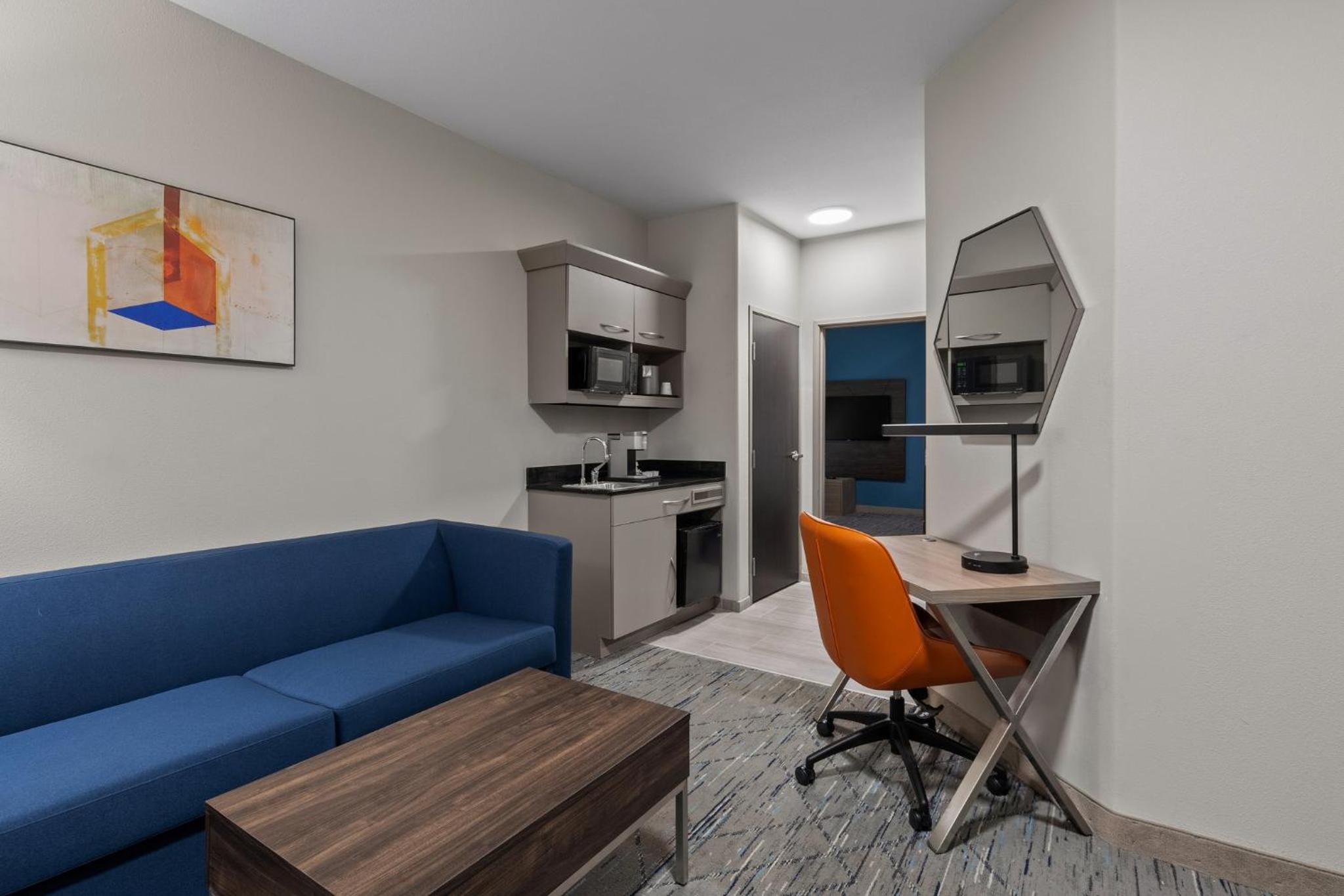 King Suite with Sofa Bed - Photo 5