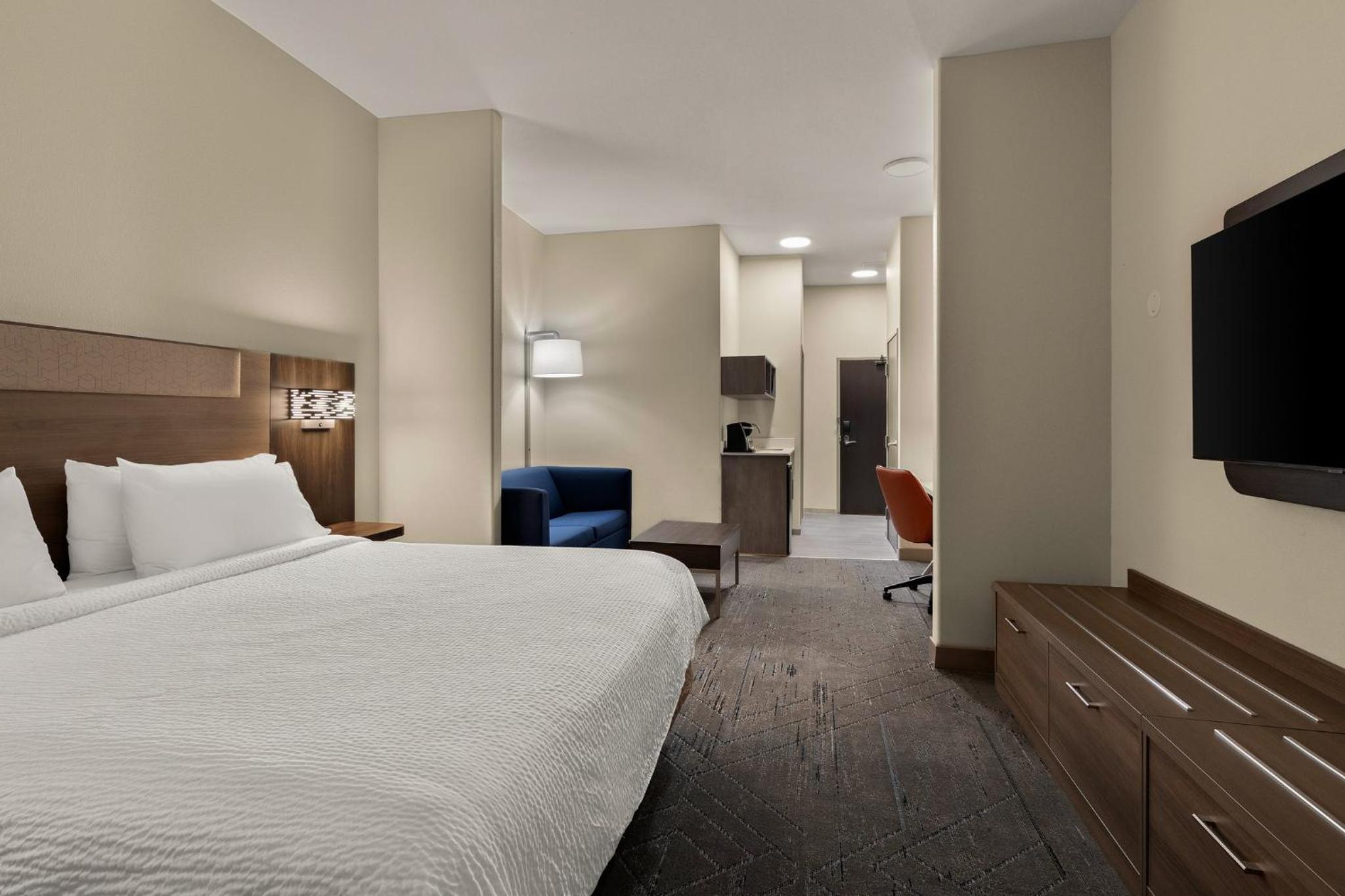 King Suite - Non-Smoking - Photo 2