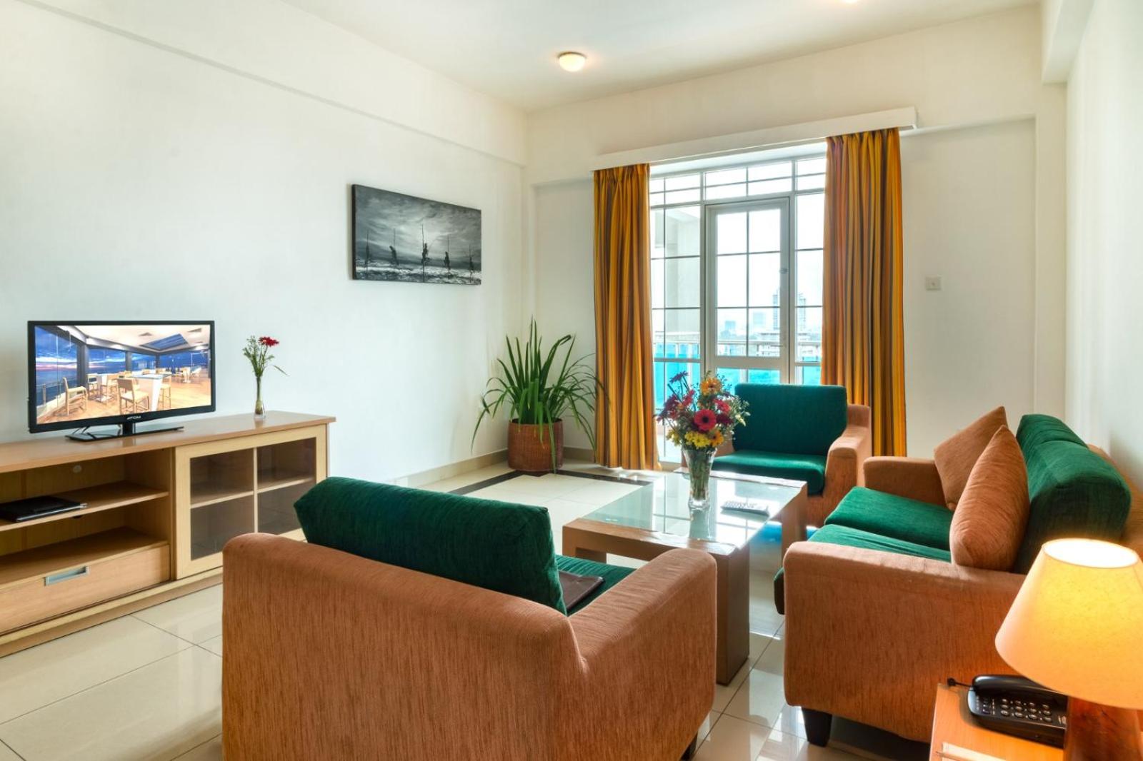 Three-Bedroom Apartment with Sea view/City view