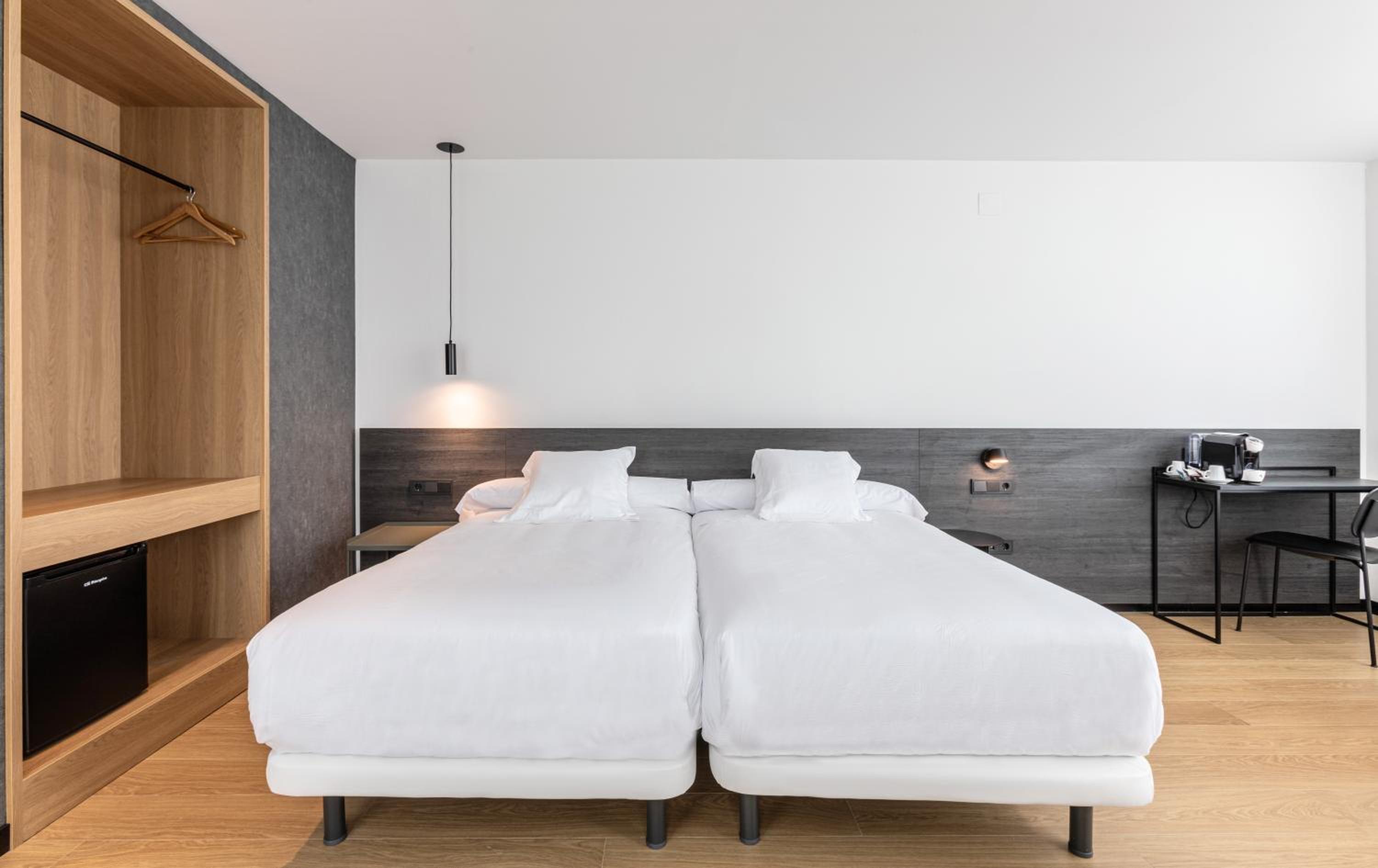 Twin Room - Disability Access - Photo 1