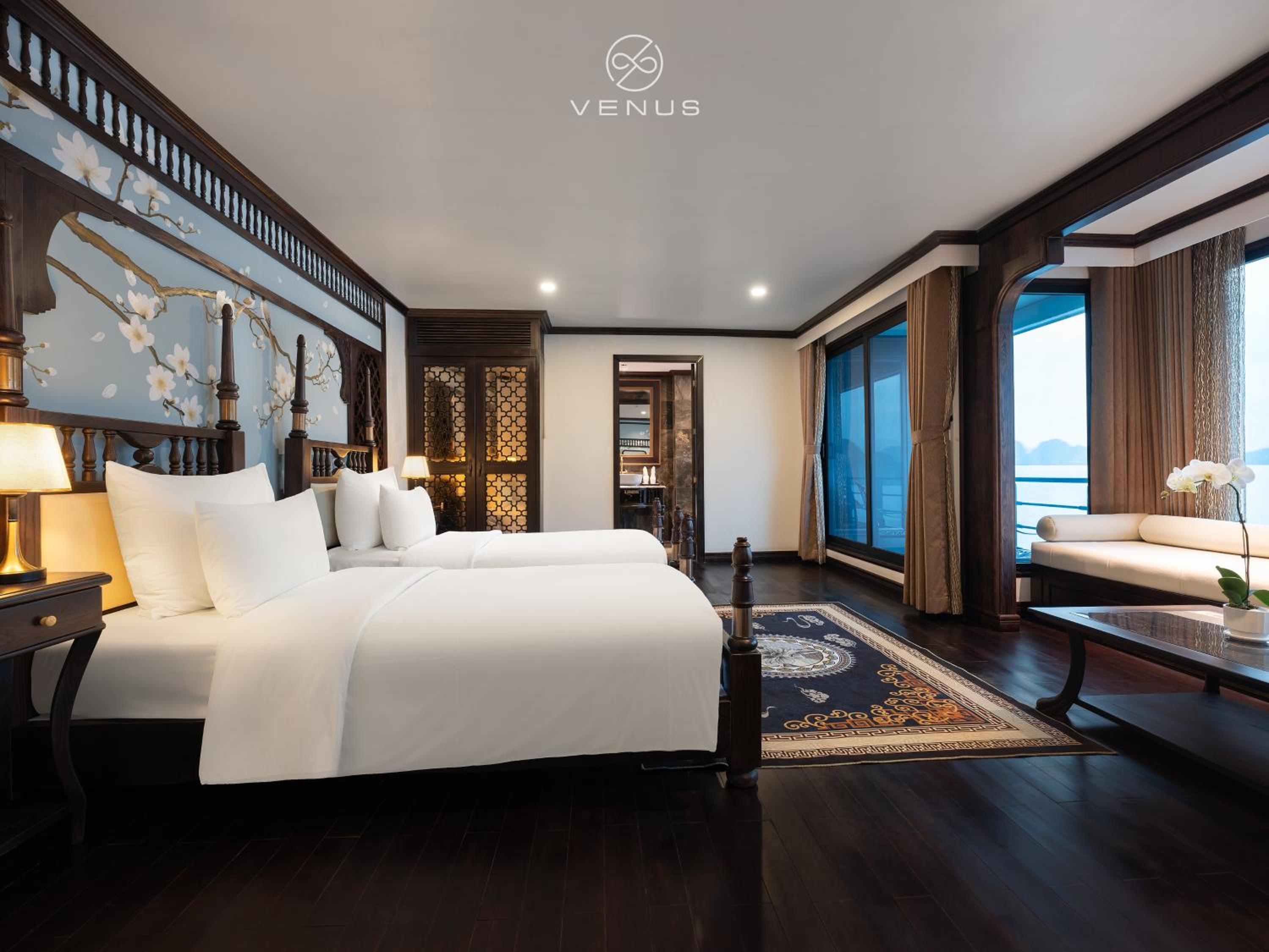 Triple Family Suite with Balcony and Bathtub photo 3