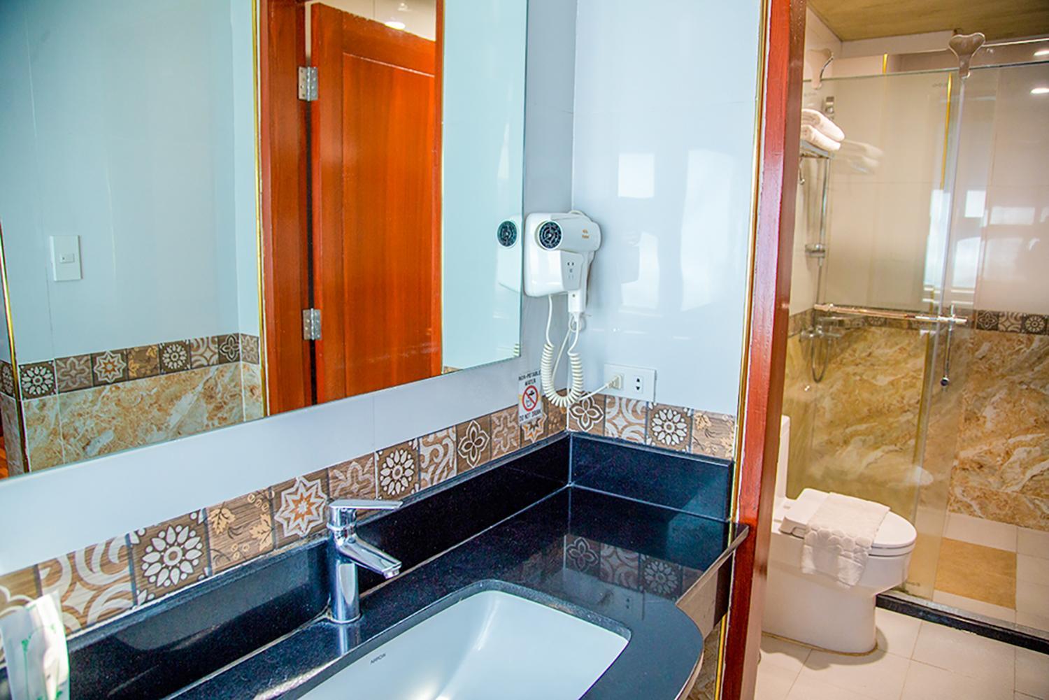 Standard Room with City View - Photo 4