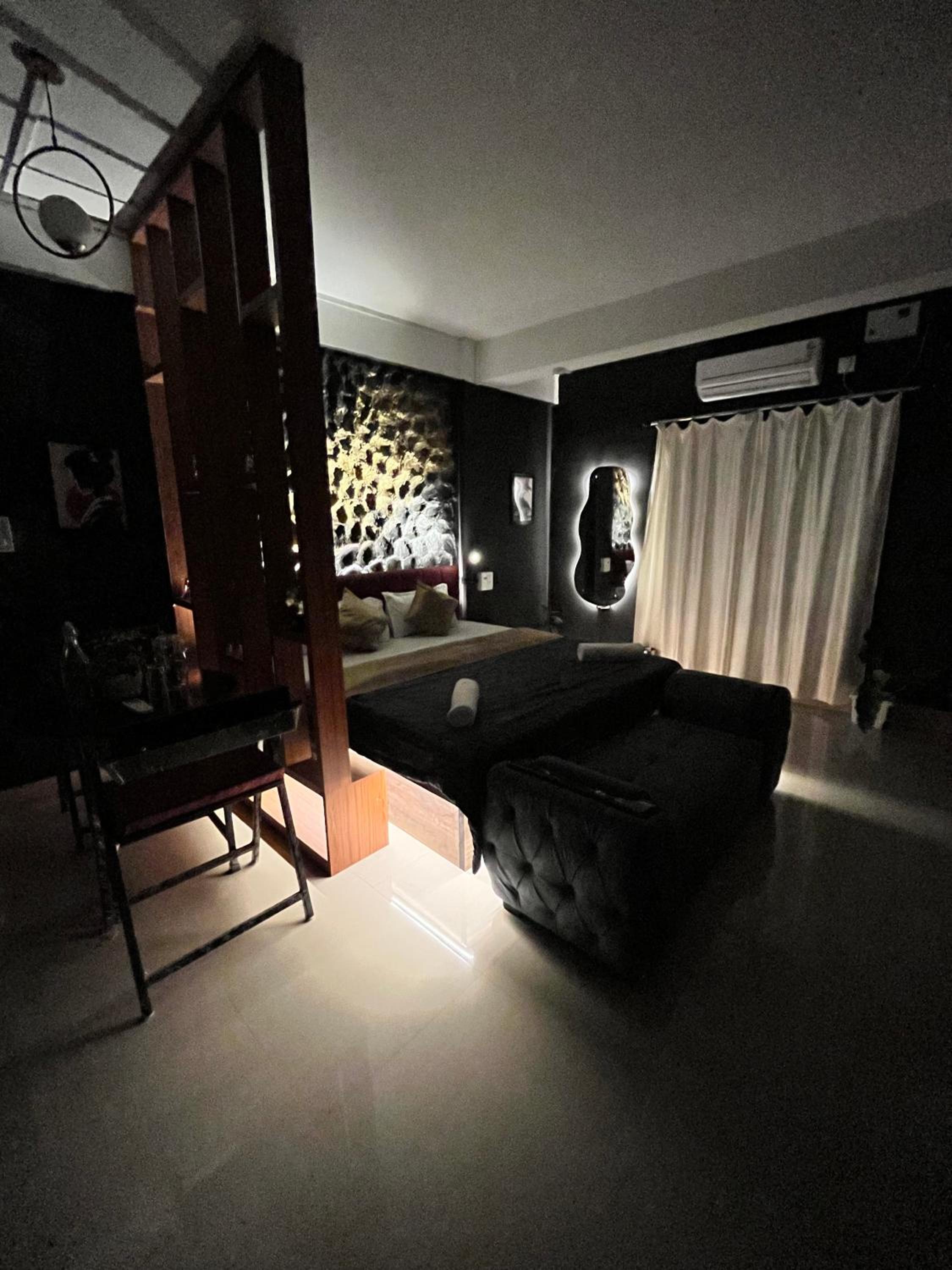 Apartment with Balcony photo 2