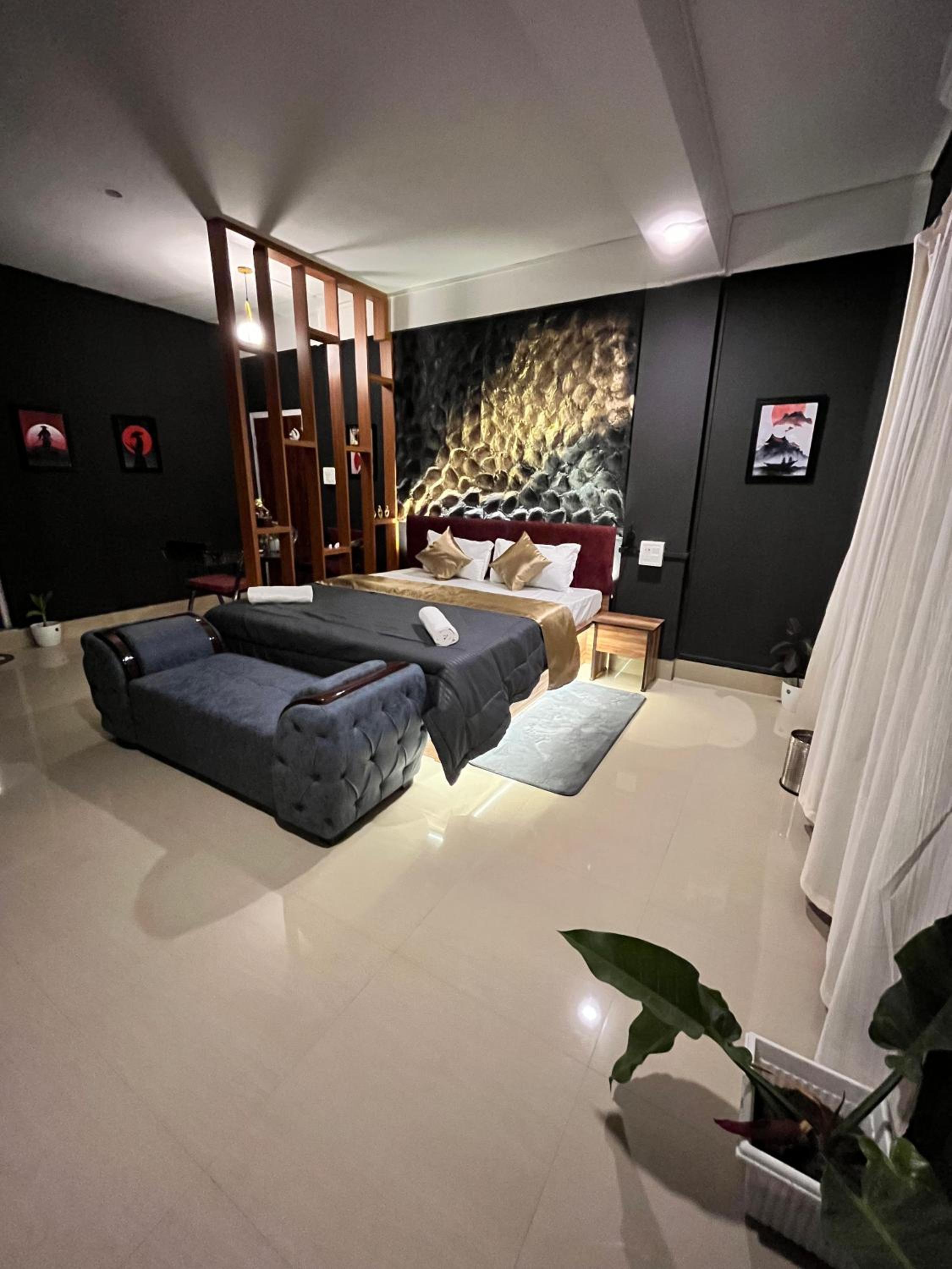 Apartment with Balcony photo 3