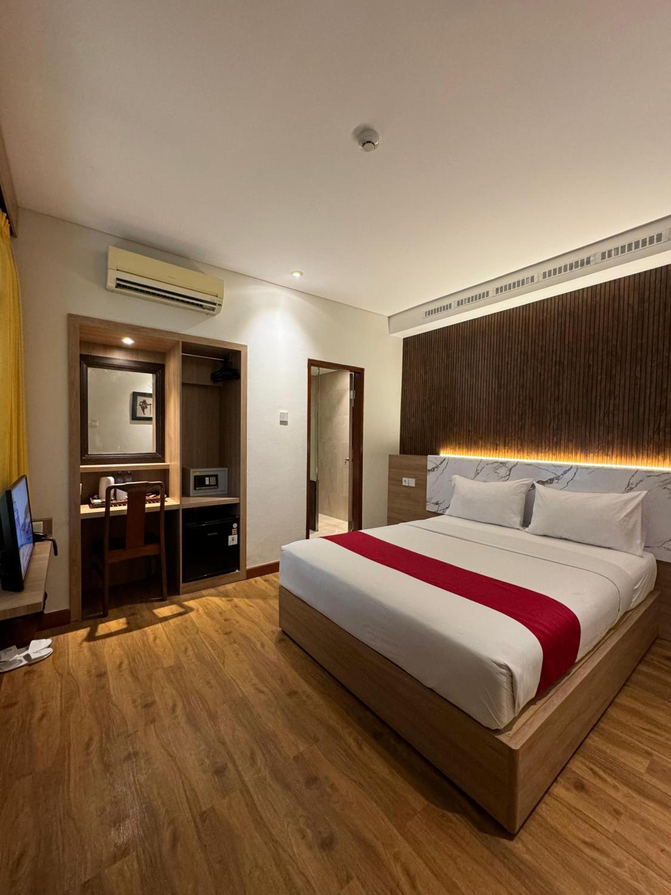 Executive Double Room Only - Photo 7