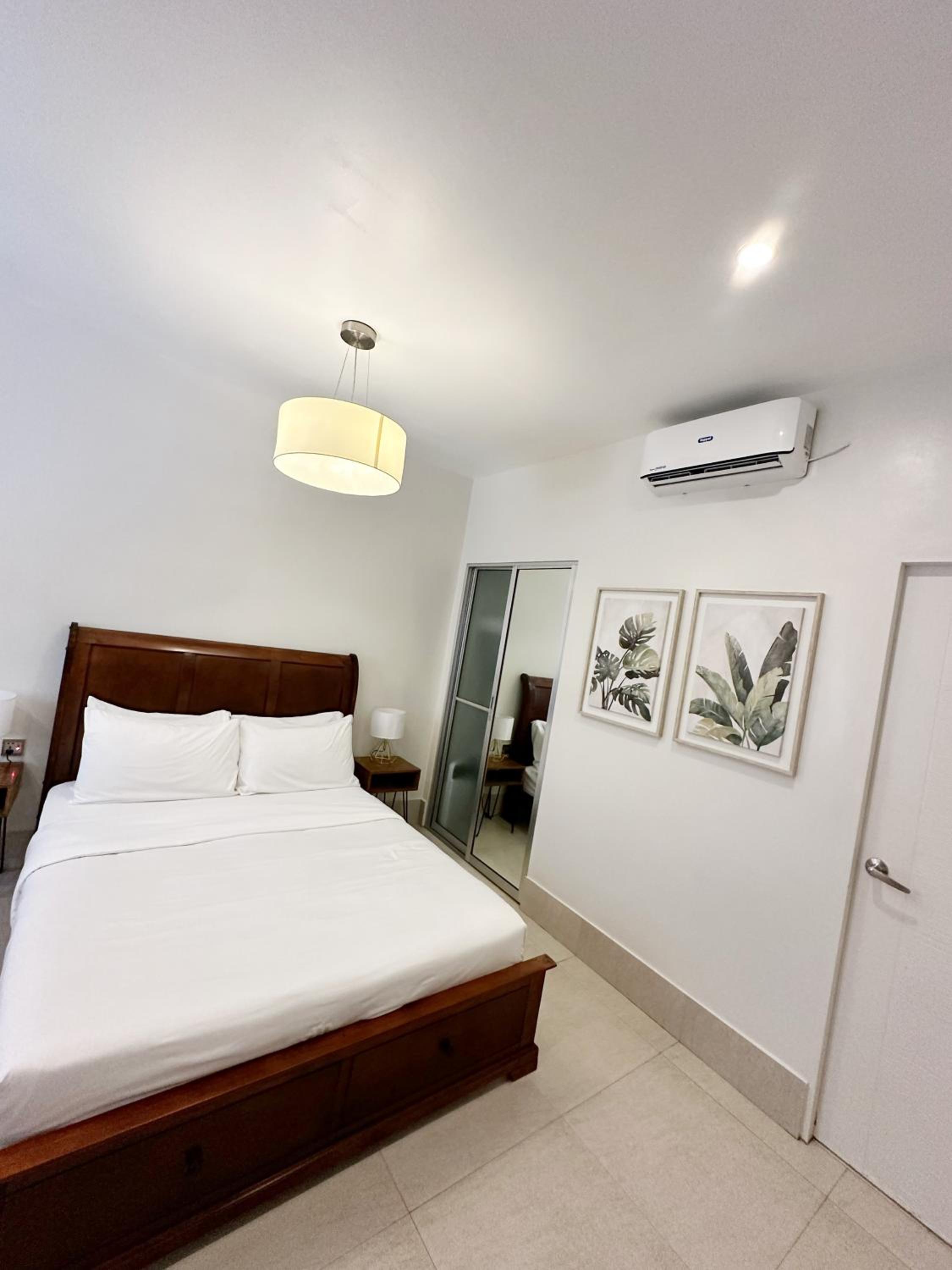 Deluxe Queen Suite