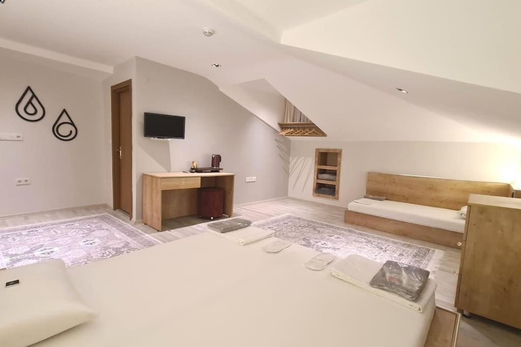 Triple Room with Private Bathroom photo 2