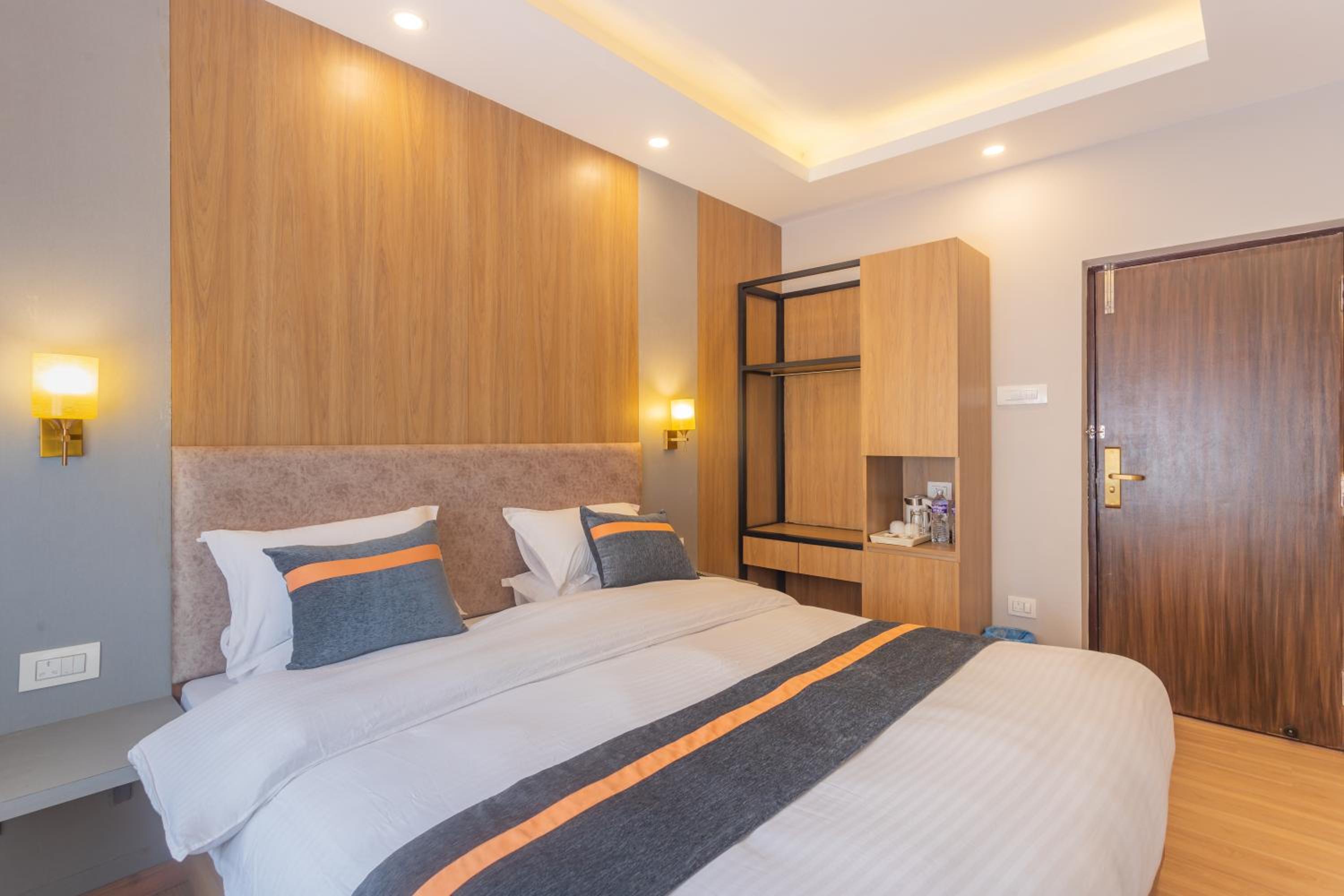 Deluxe Double or Twin Room photo 1